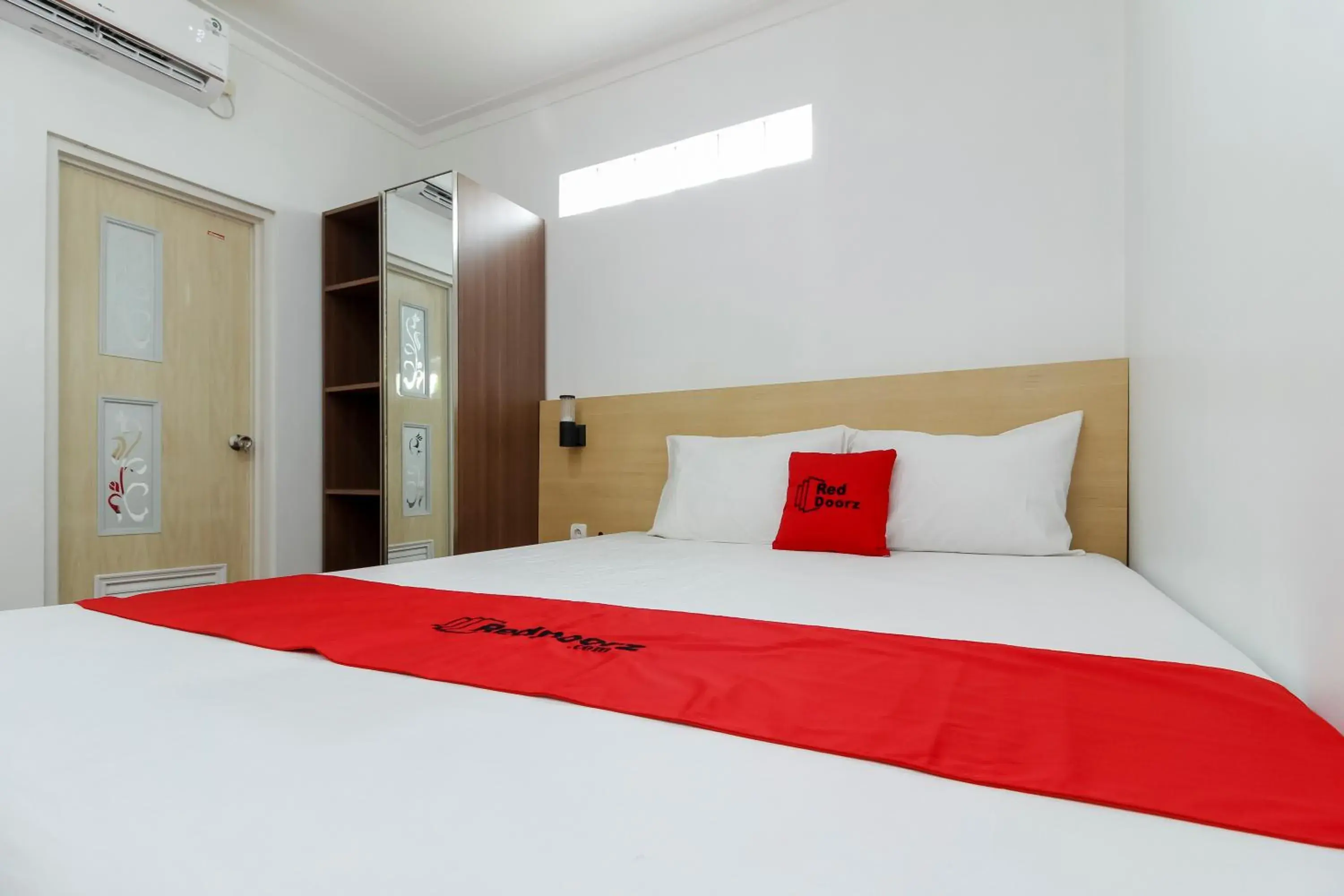 Bedroom, Bed in RedDoorz Plus near Jogja Kembali Monument