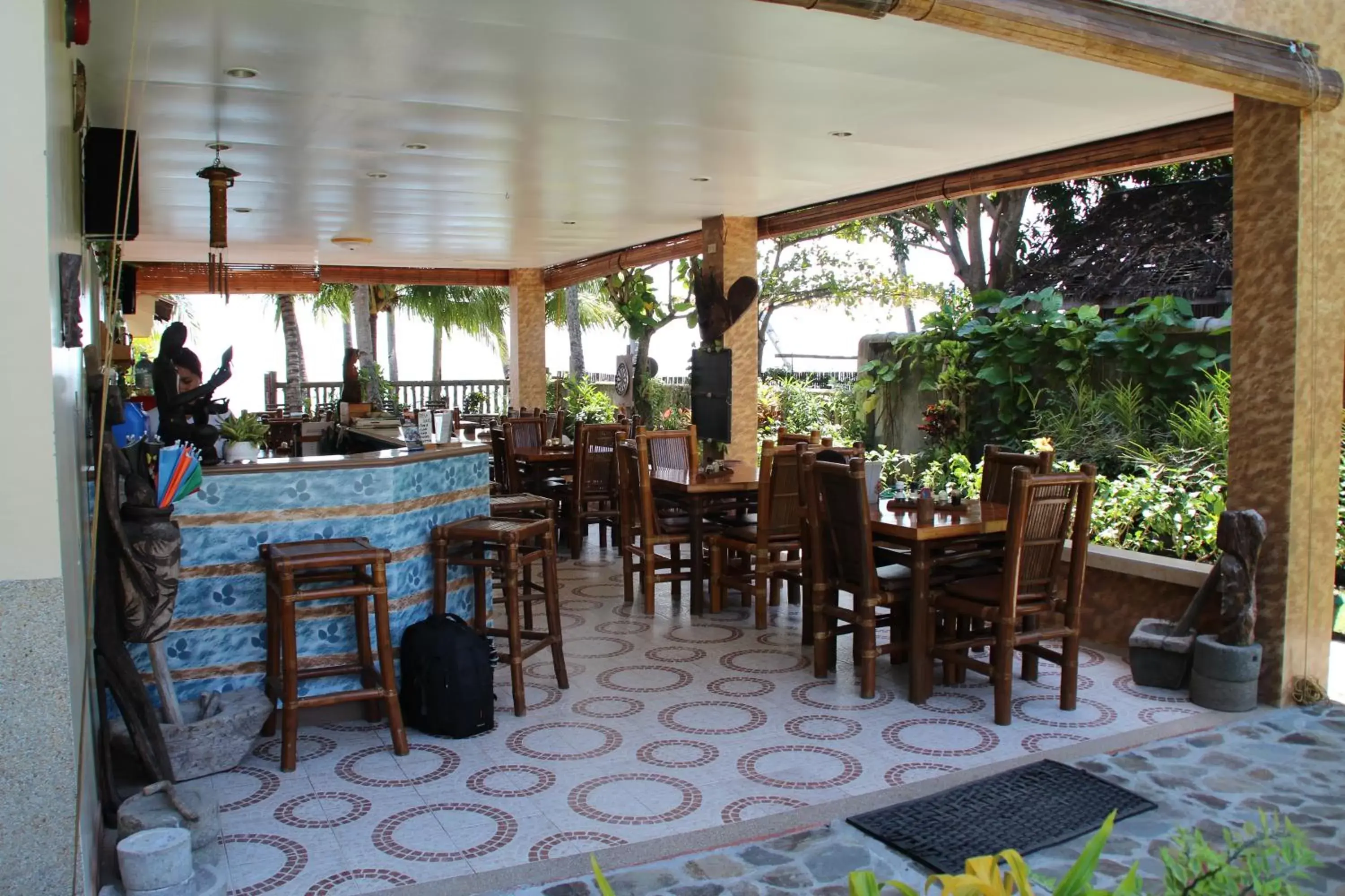 Restaurant/Places to Eat in Wellbeach Dive Resort