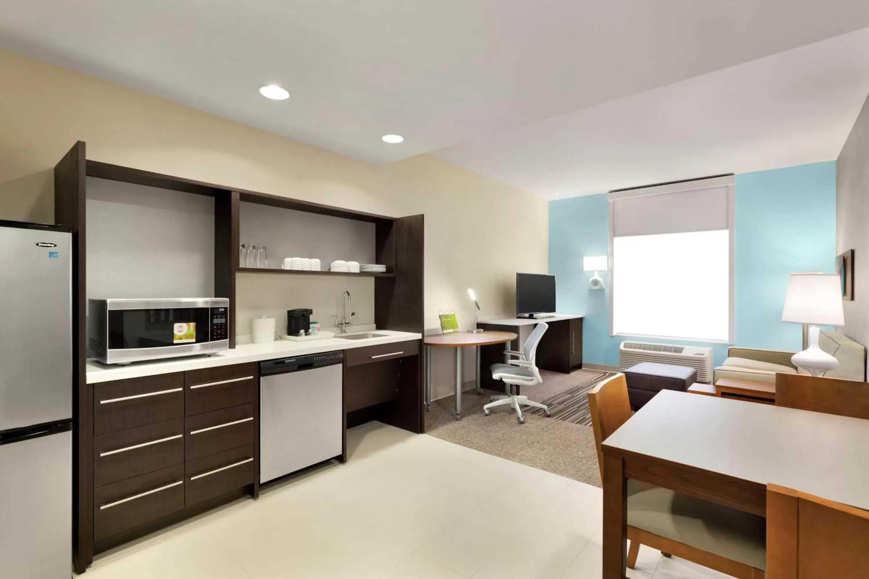 Bedroom, Kitchen/Kitchenette in Home2 Suites by Hilton Middletown