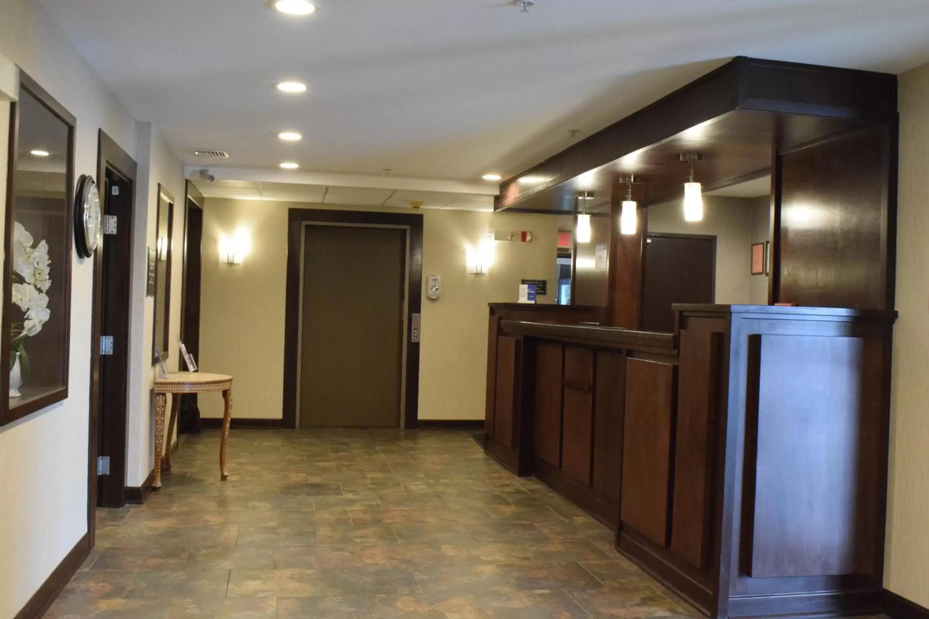 Lobby or reception, Lobby/Reception in Best Western Crown Inn & Suites - Batavia