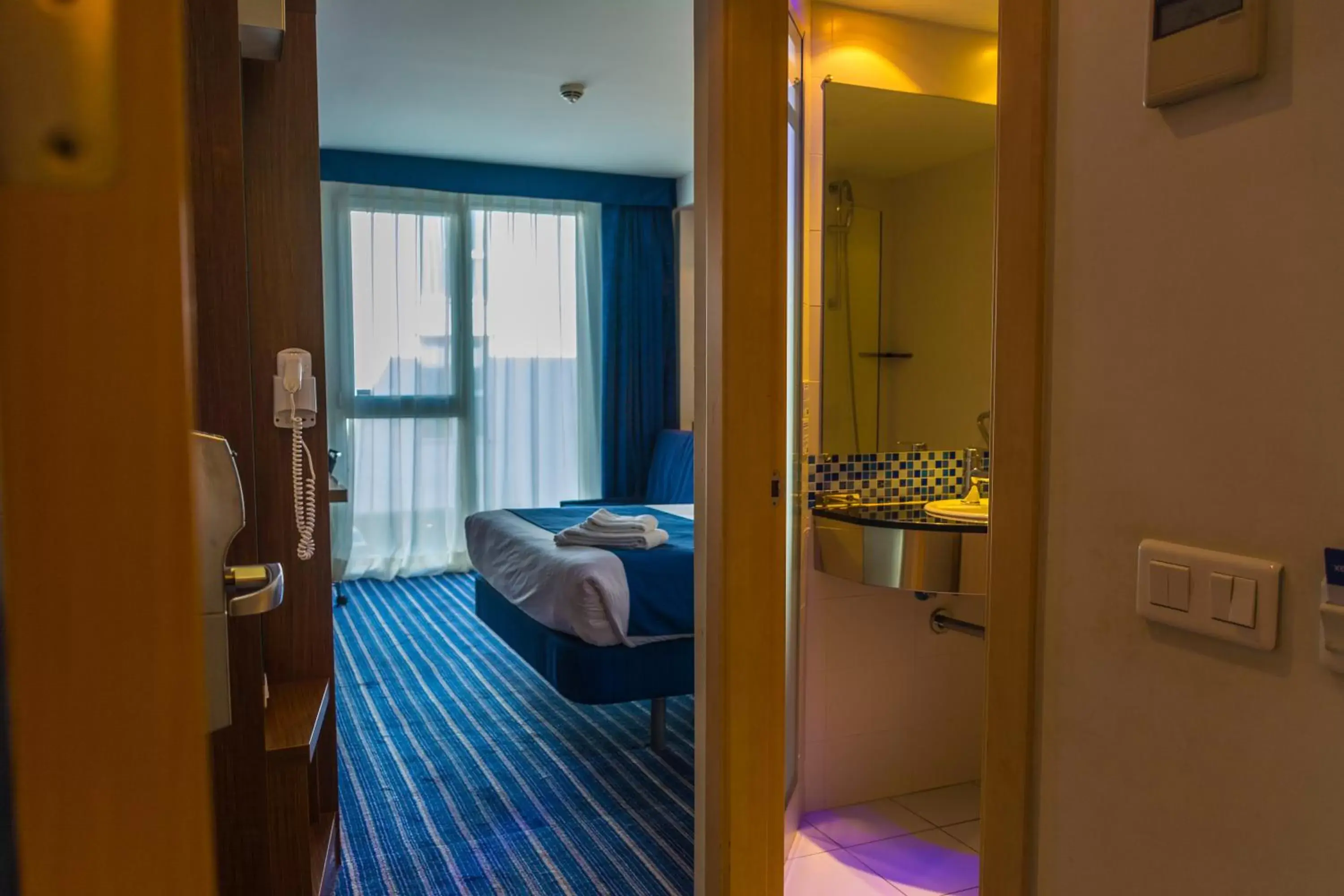 Bedroom, Bathroom in Holiday Inn Express Madrid Leganes, an IHG Hotel