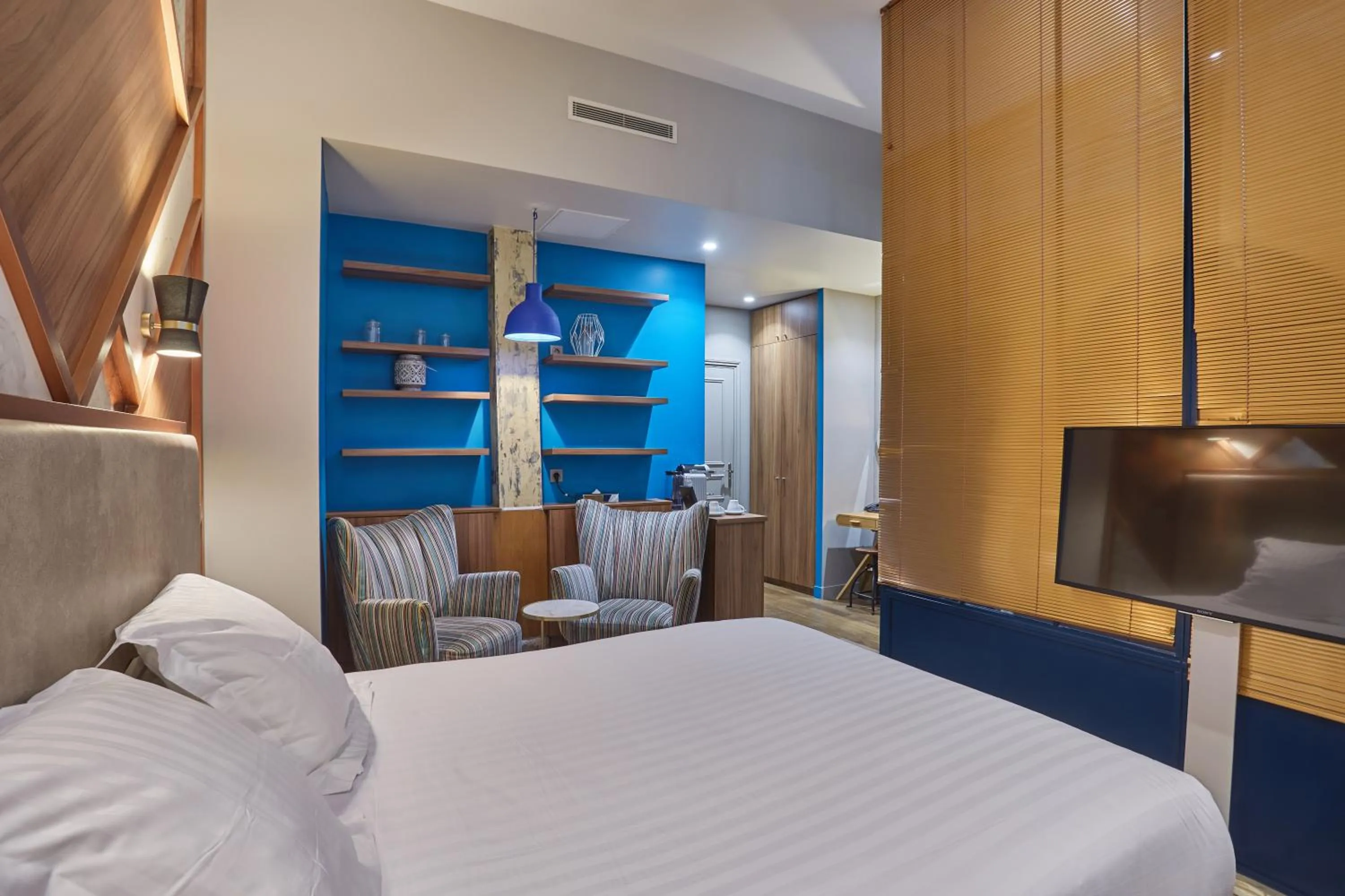 Bed in Le Robinet d'Or Paris Canal Saint Martin