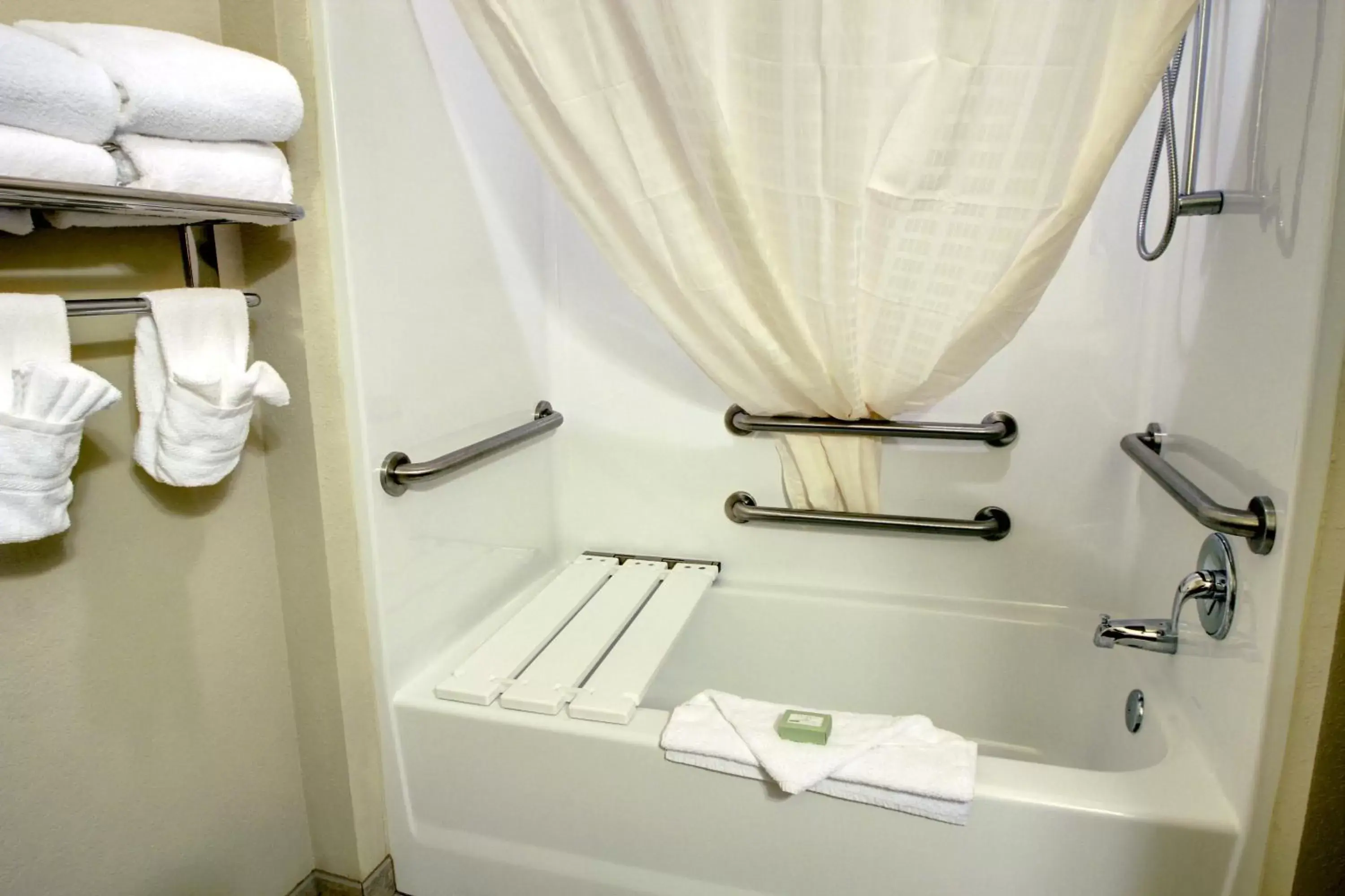Bathroom in Cobblestone Inn & Suites-Winterset