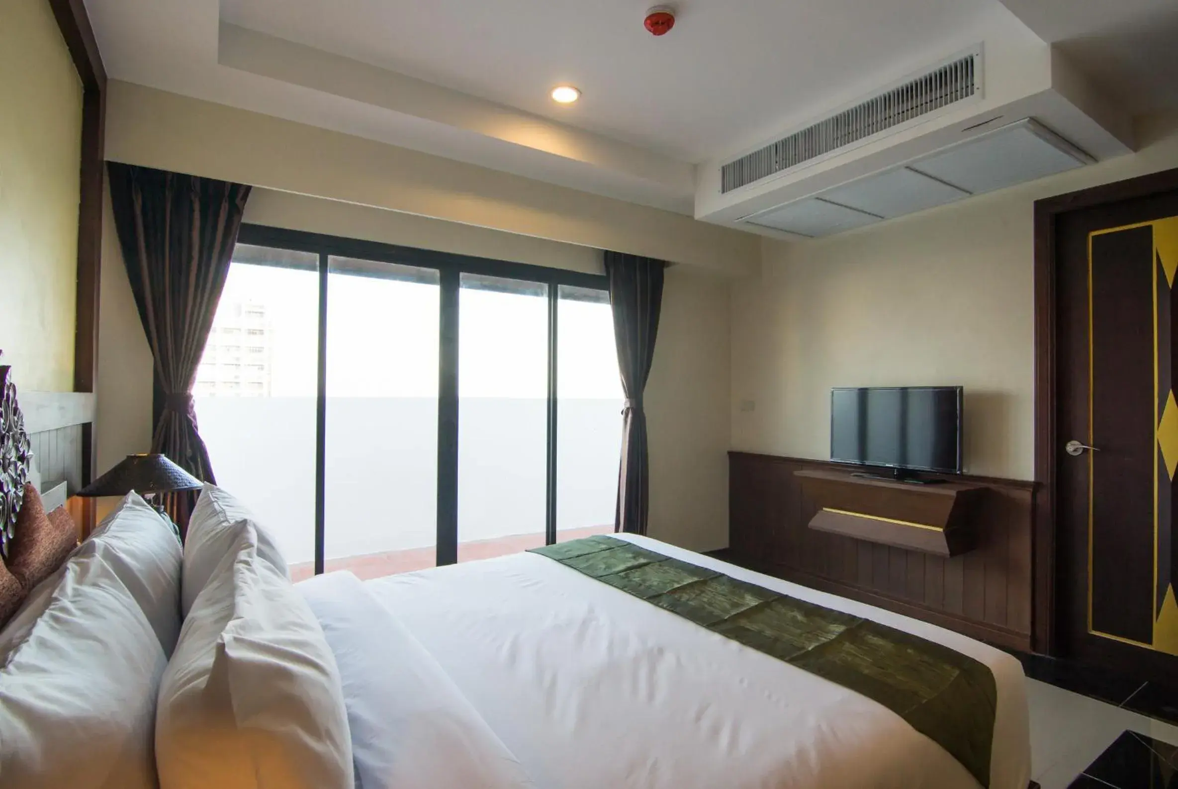 Bedroom, Bed in Royal Heritage Pavilion Jomtien Hotel