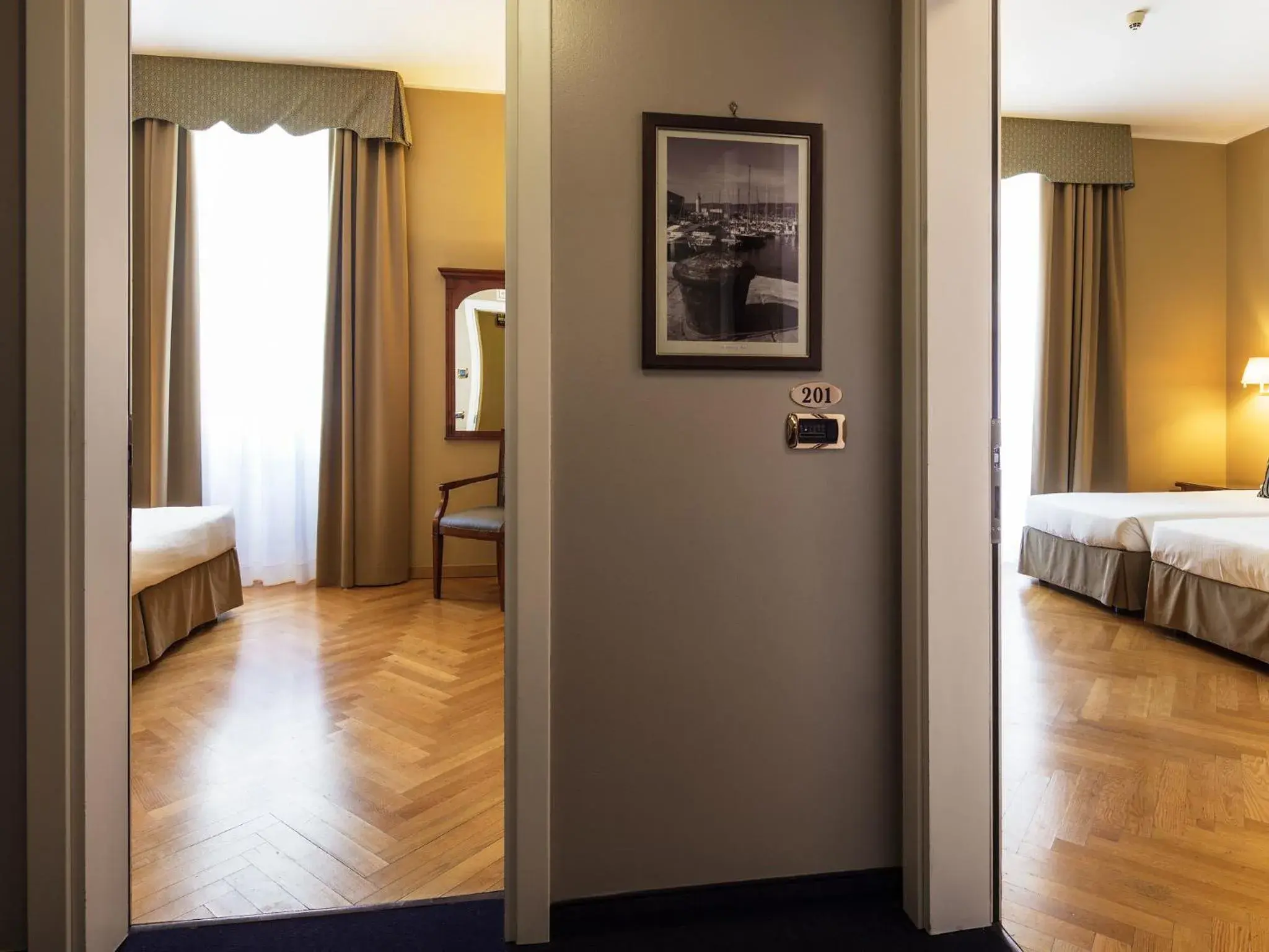 Photo of the whole room, Bed in Hotel Continentale