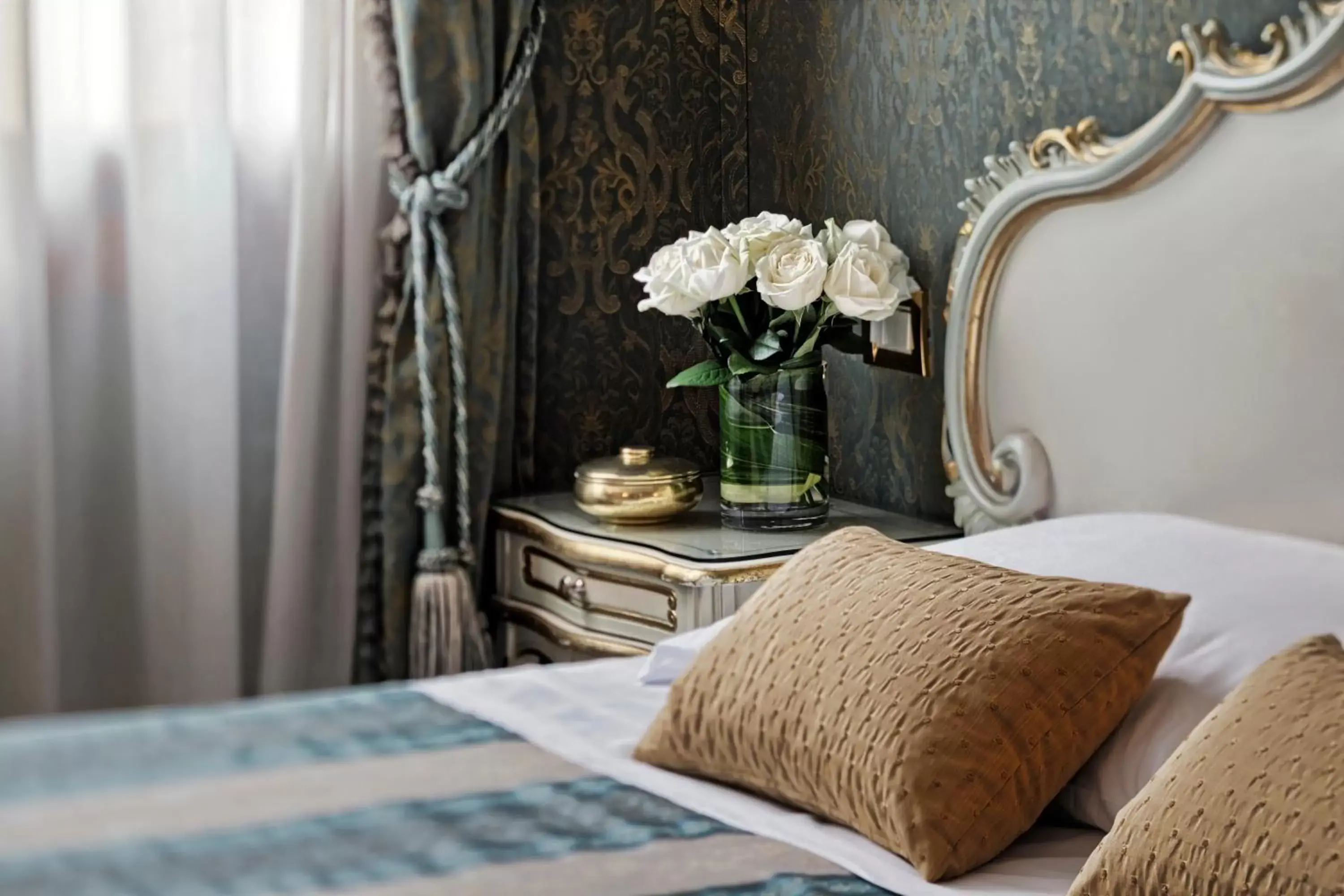 Decorative detail, Bed in Antica Locanda al Gambero