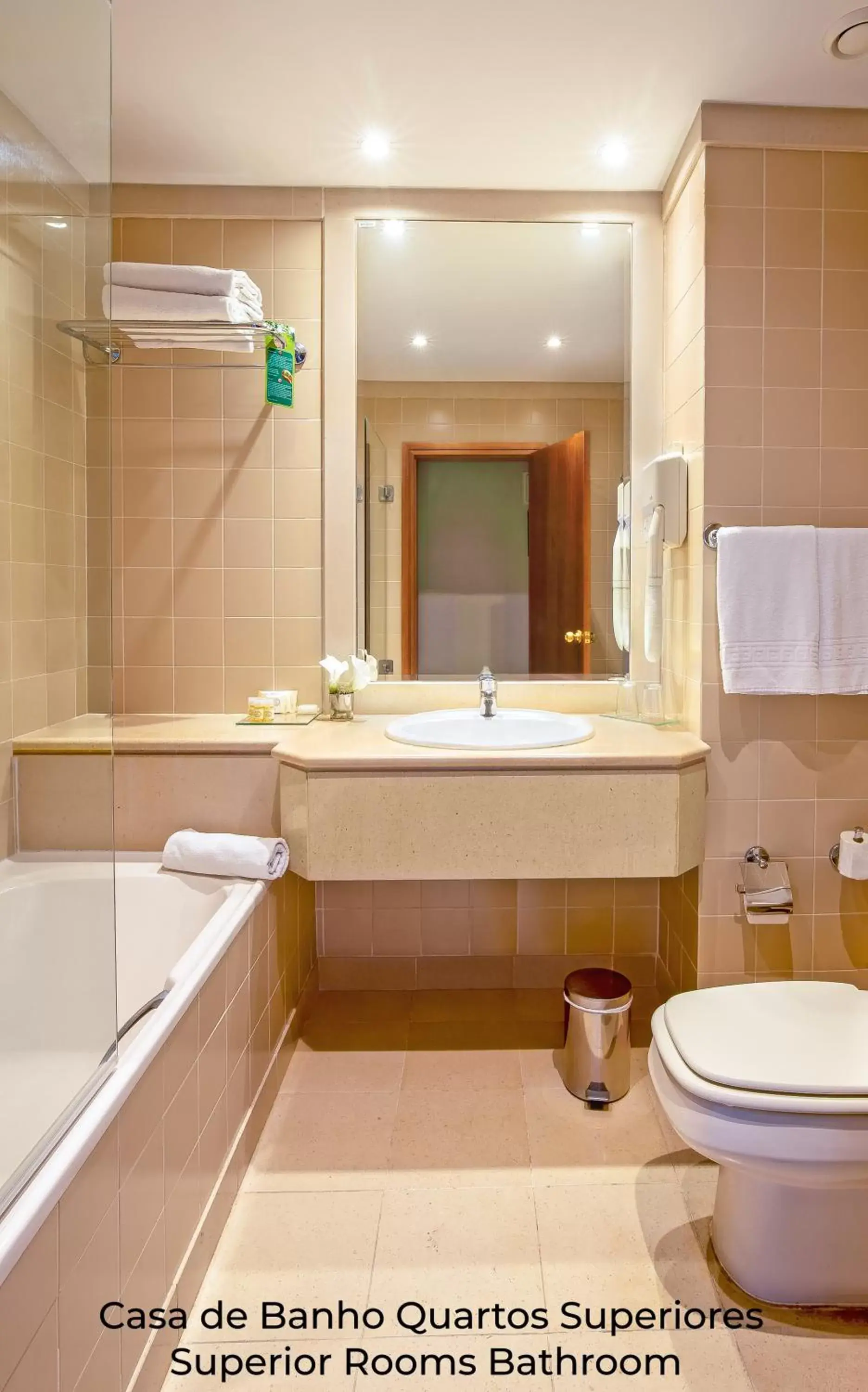 Shower, Bathroom in Santarem Hotel