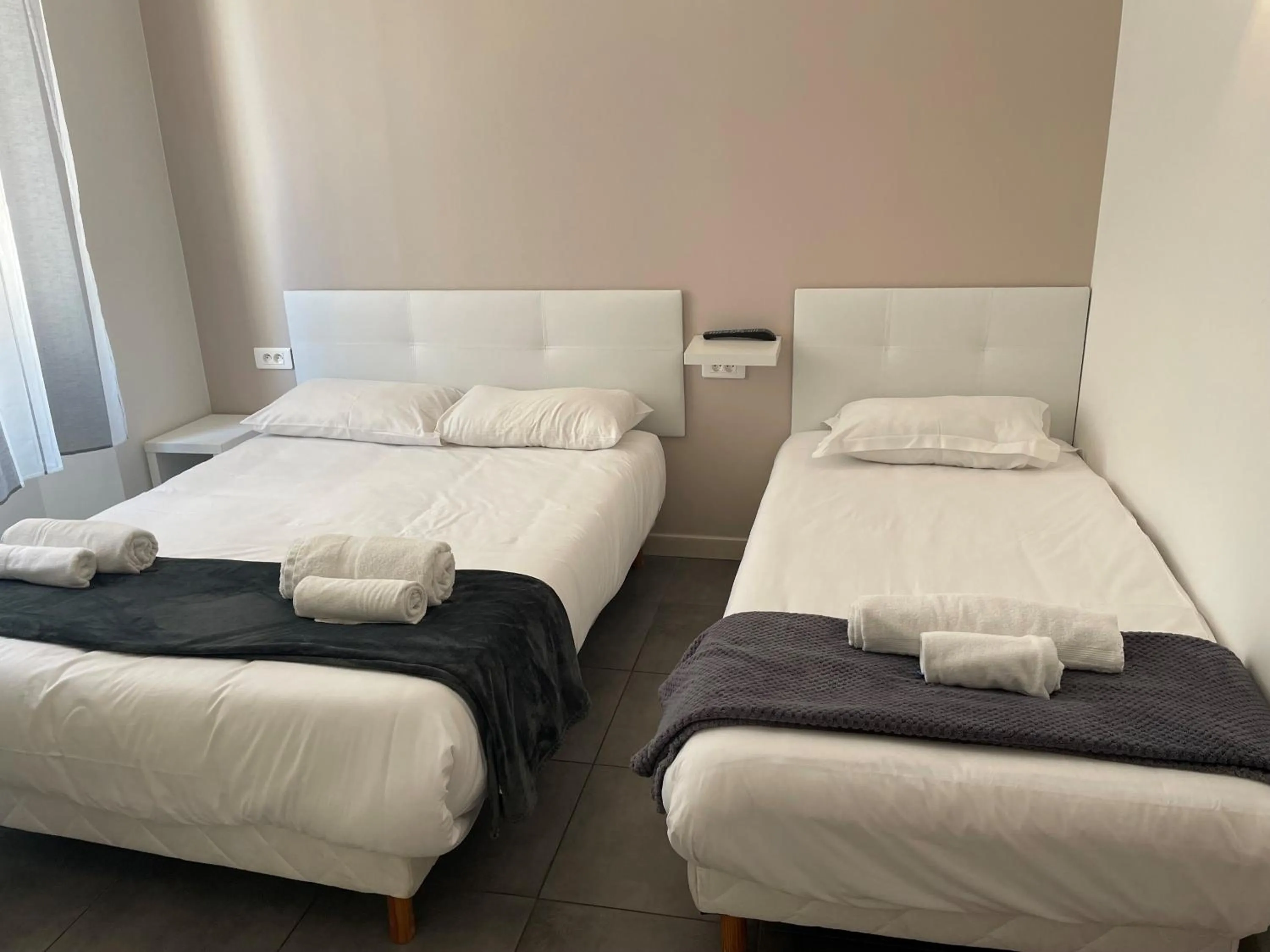 Photo of the whole room, Bed in Hôtel Anna Livia