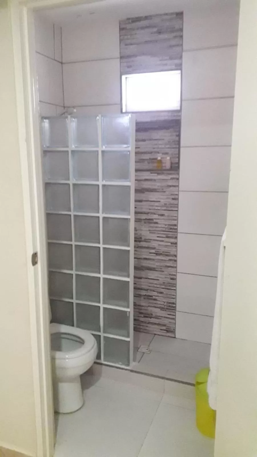 Bathroom in Curasita colour Appartments