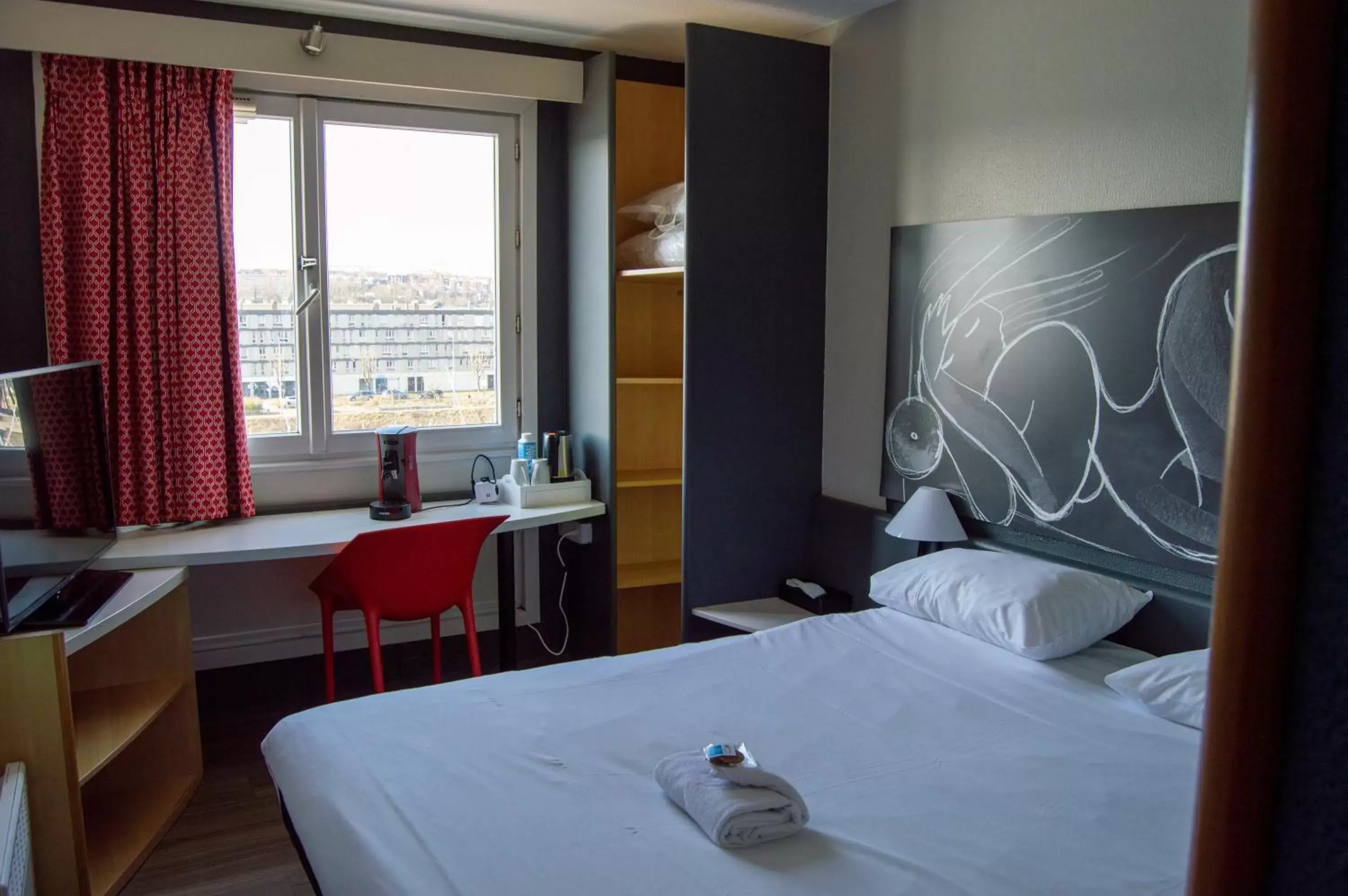 Coffee/tea facilities, Bed in ibis Boulogne sur Mer Centre les Ports