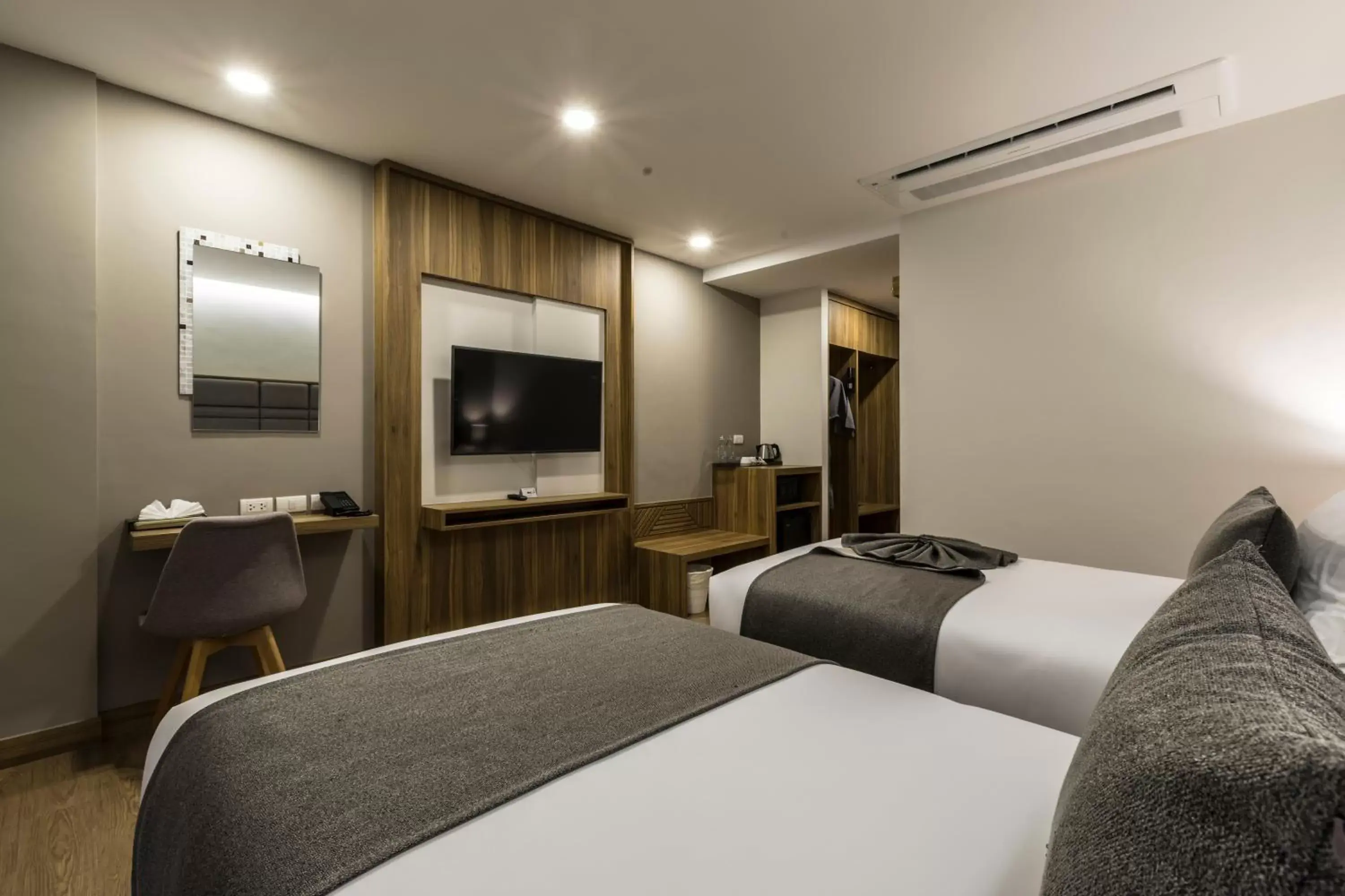 Communal lounge/ TV room, Bed in Canalis Suvarnabhumi Airport Hotel