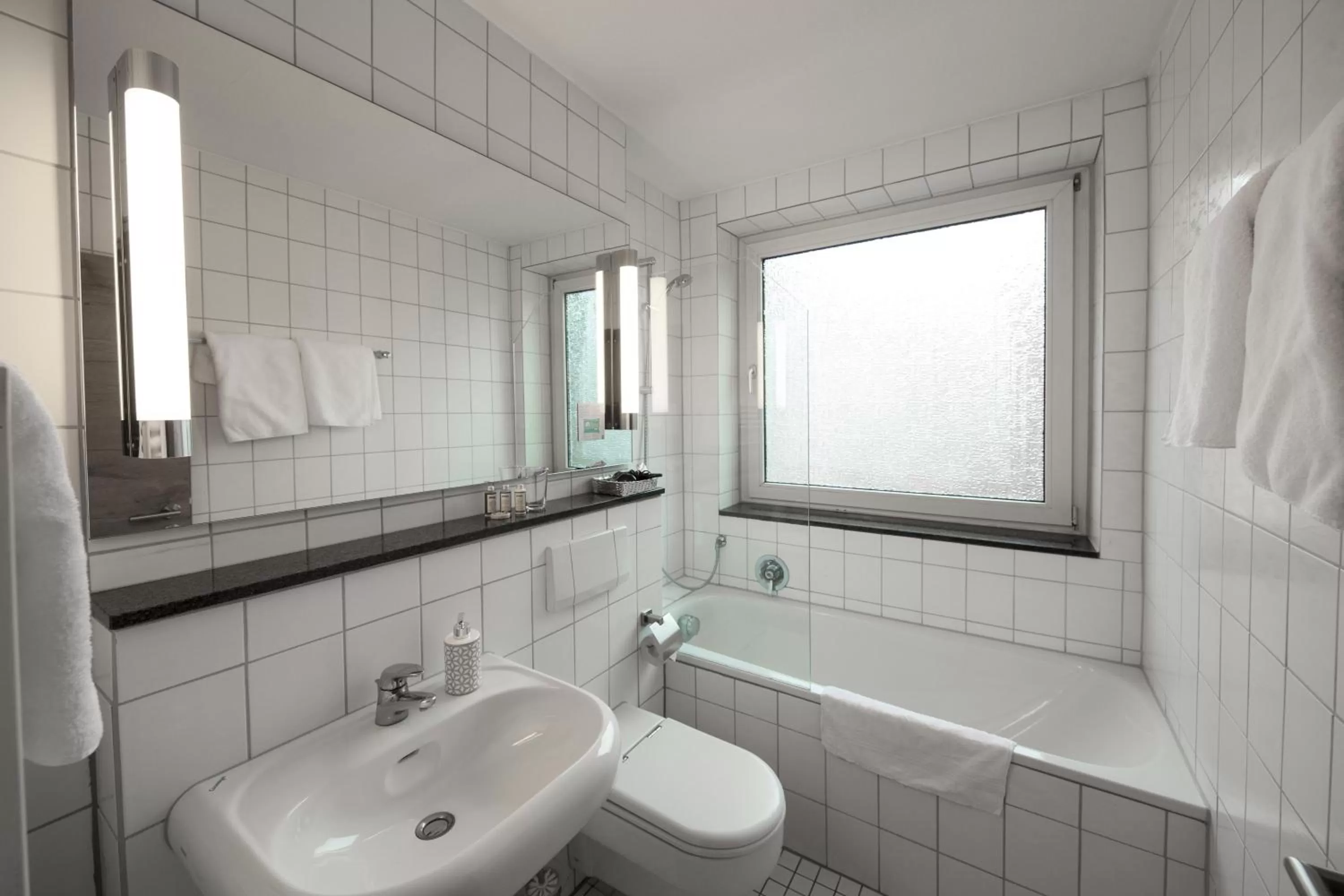 Shower in Paulaner am Dom Hotel