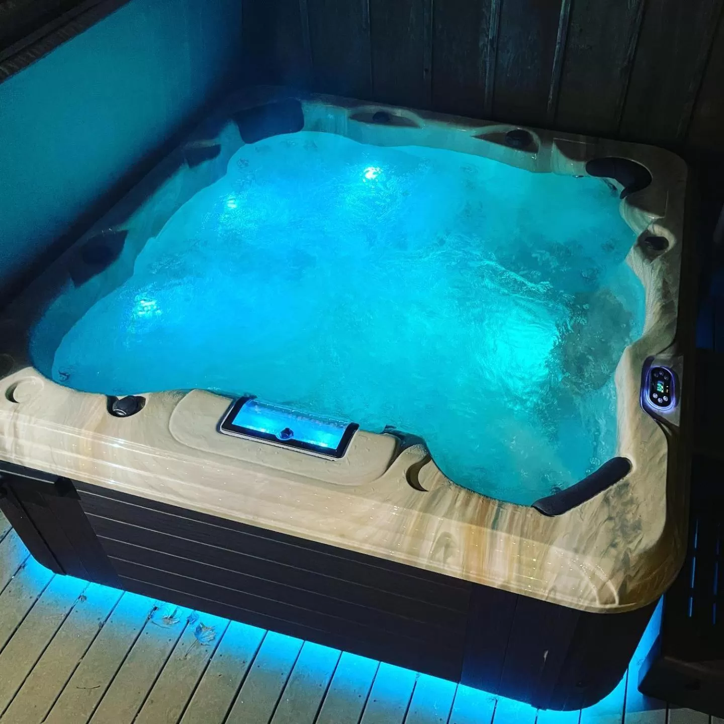 Hot Tub in Northside School Bed & Breakfast