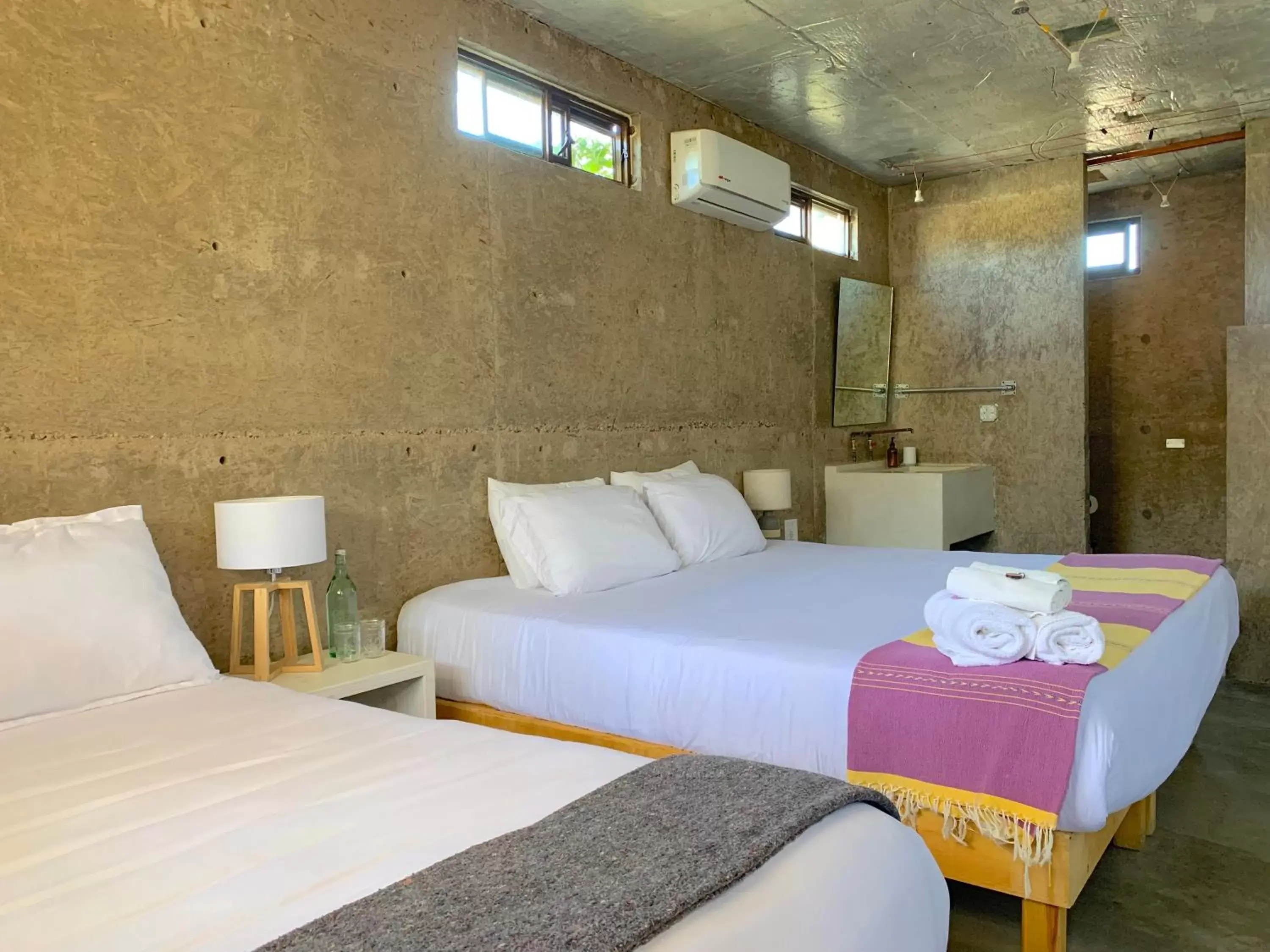 Bedroom, Bed in Perro Surfero Hotel