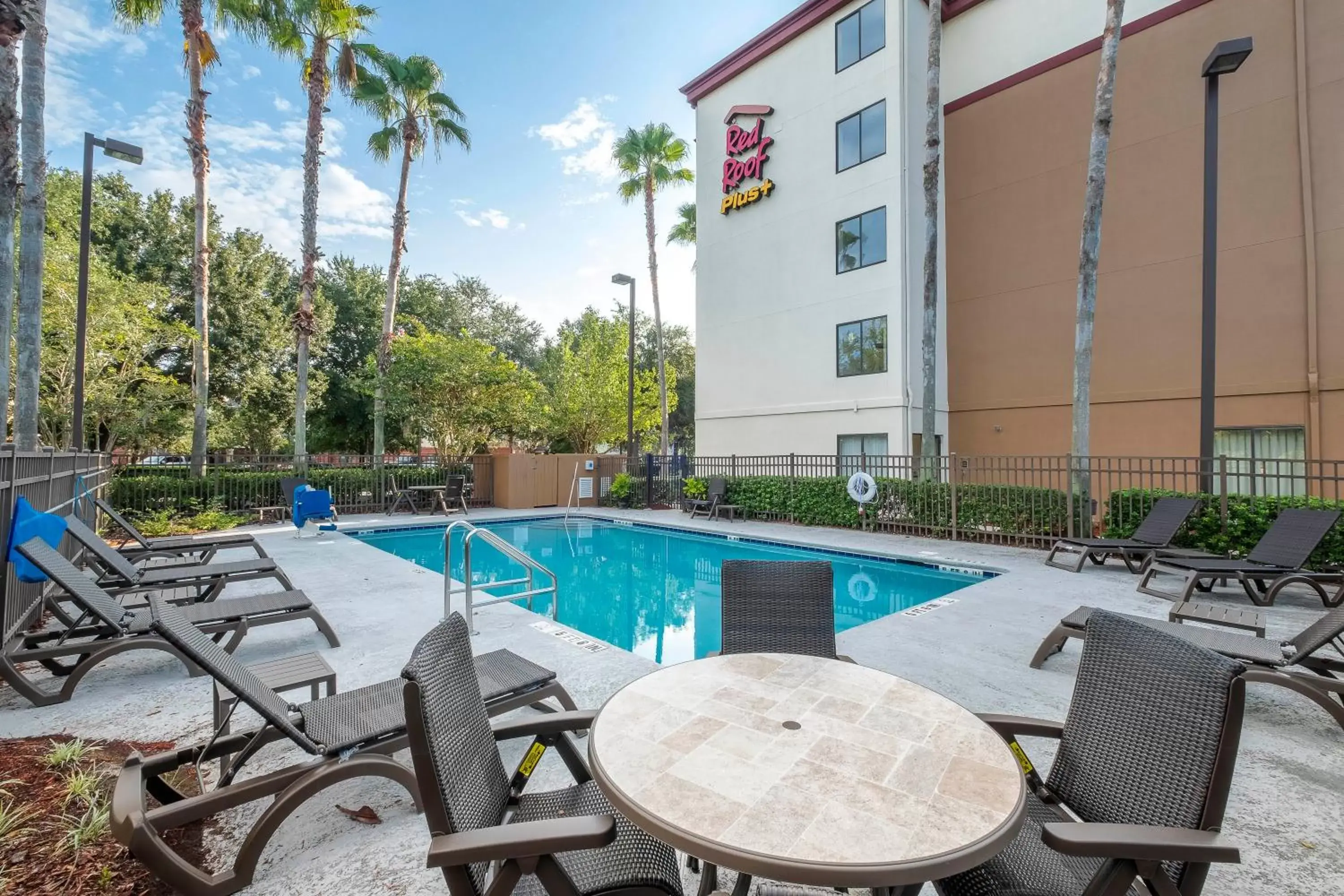 Swimming Pool in Red Roof Inn PLUS+ Jacksonville – Southpoint