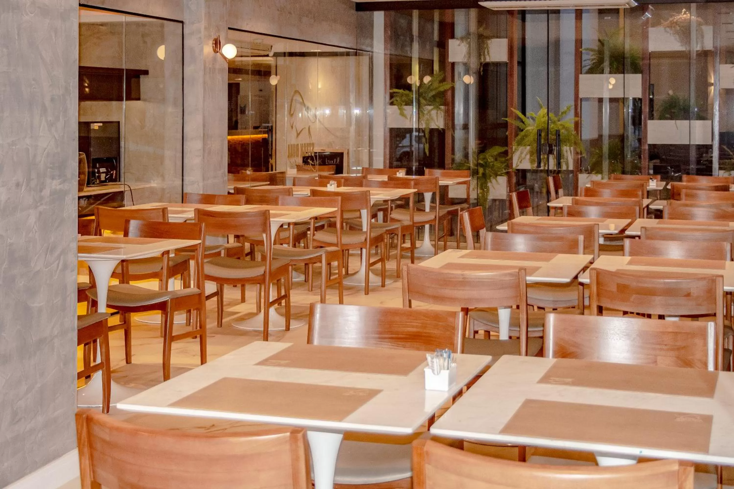 Restaurant/places to eat in Lets Idea Brasília Hotel