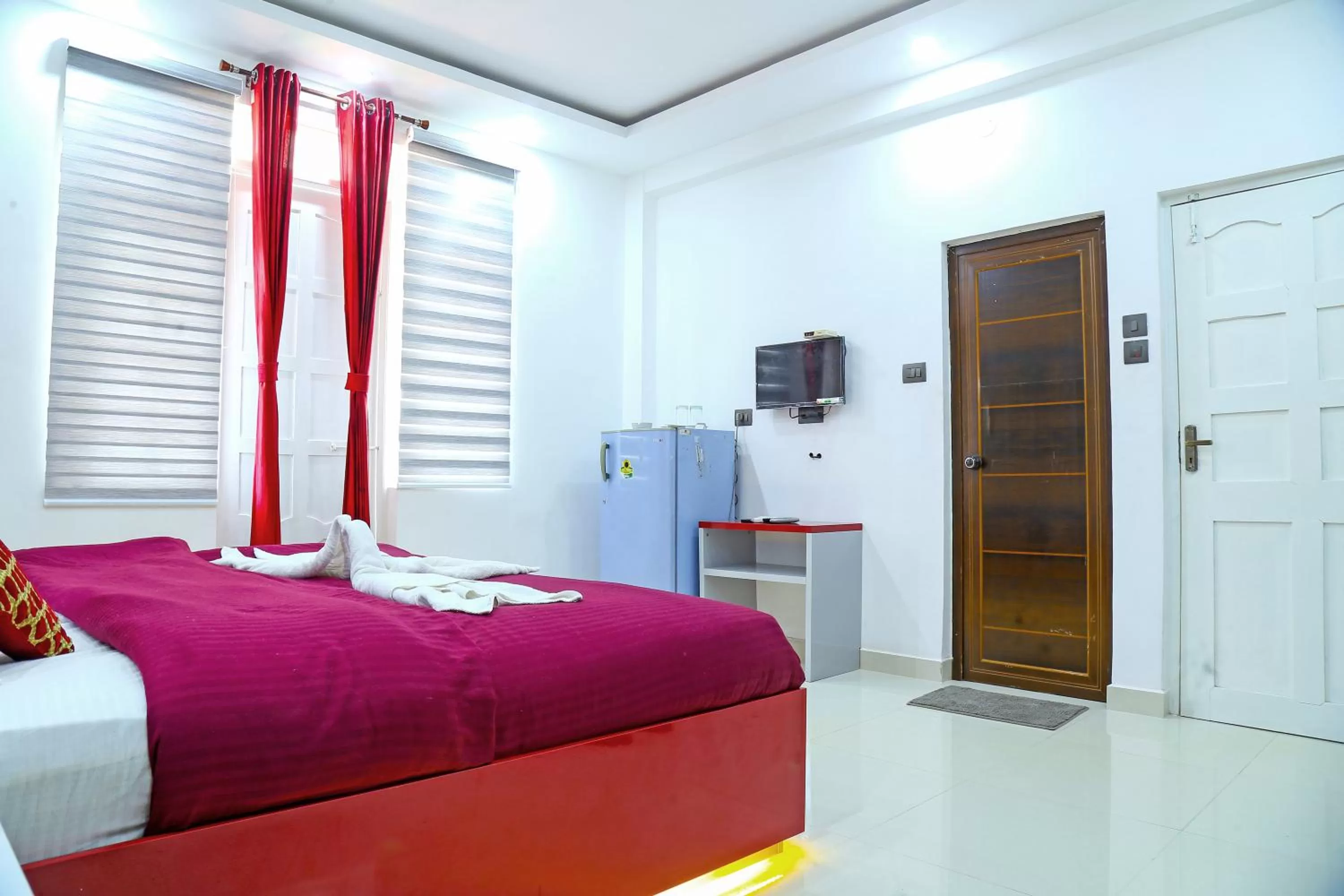 Photo of the whole room, Bed in M aples Jacks Place