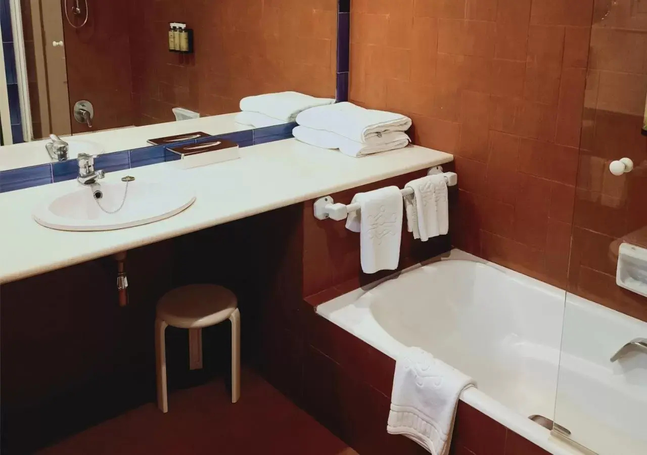 Toilet, Bathroom in Parador de Cazorla