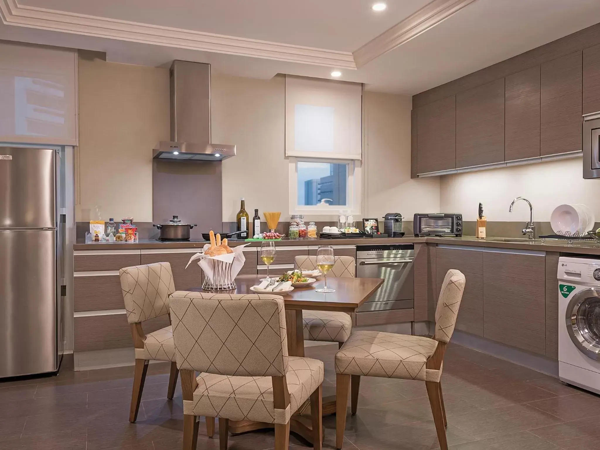 Kitchen or kitchenette, Restaurant/Places to Eat in Discovery Primea