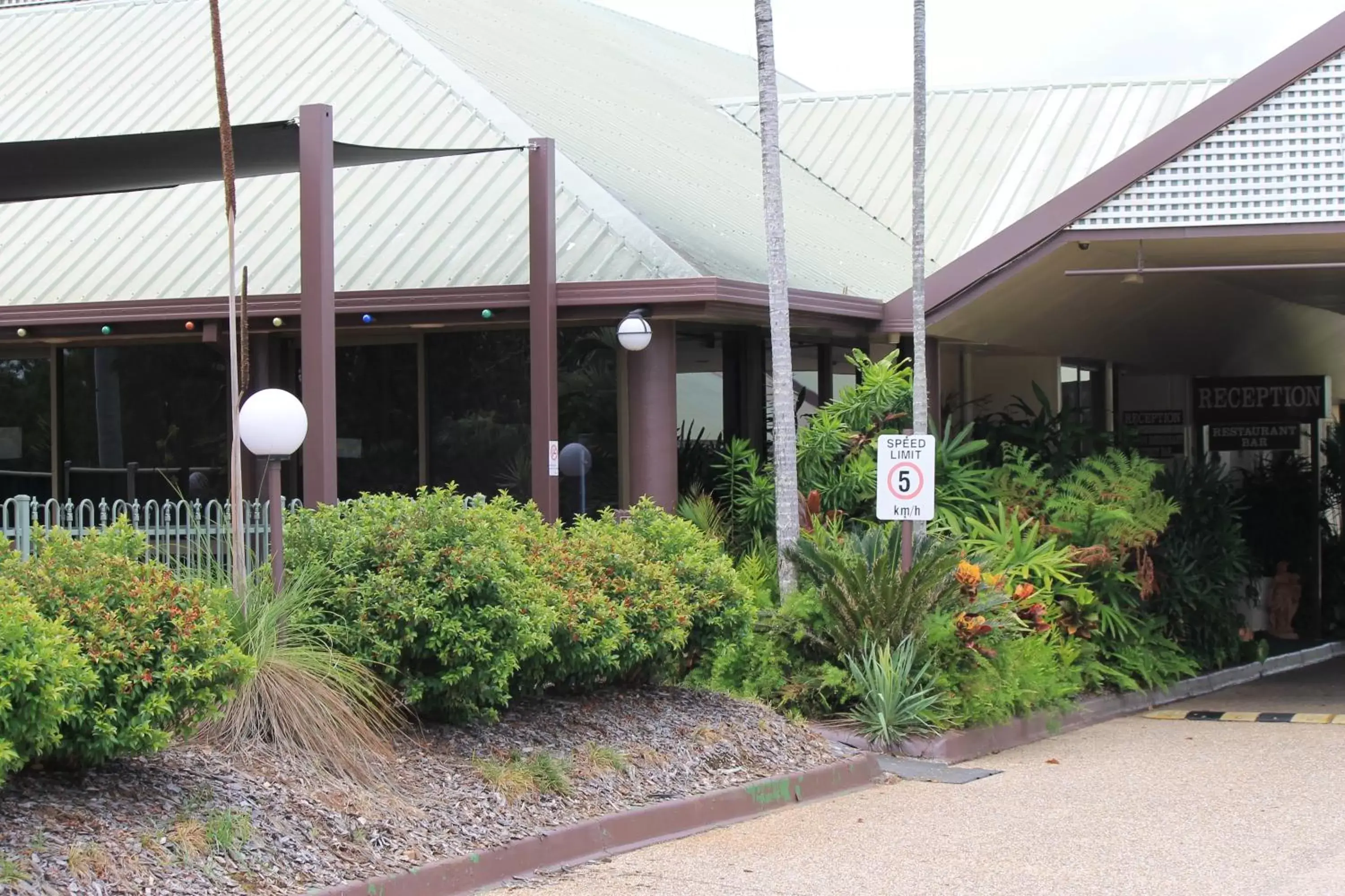 Facade/entrance in Glenmore Palms Motel