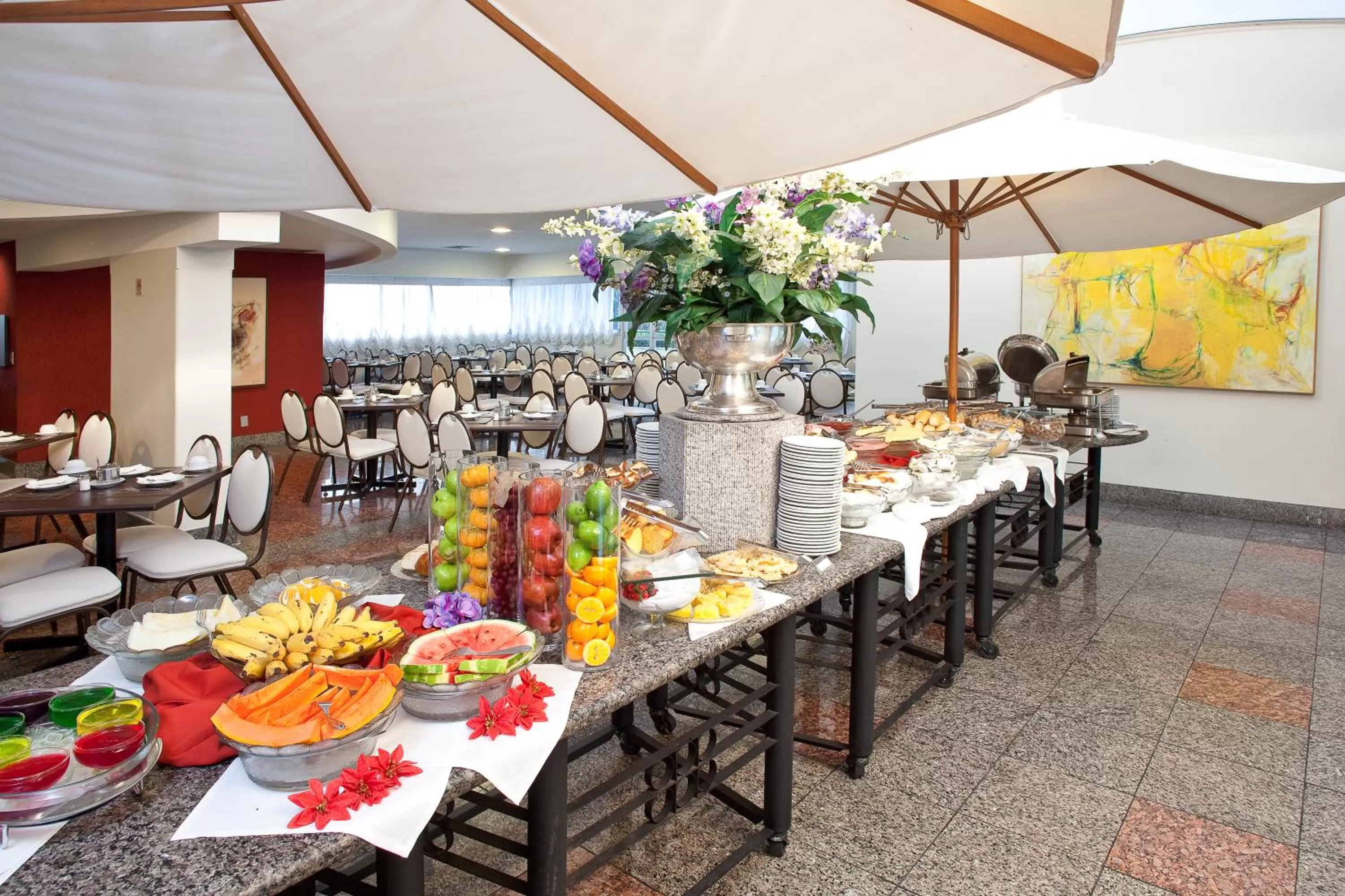 Breakfast in Boulevard Plaza