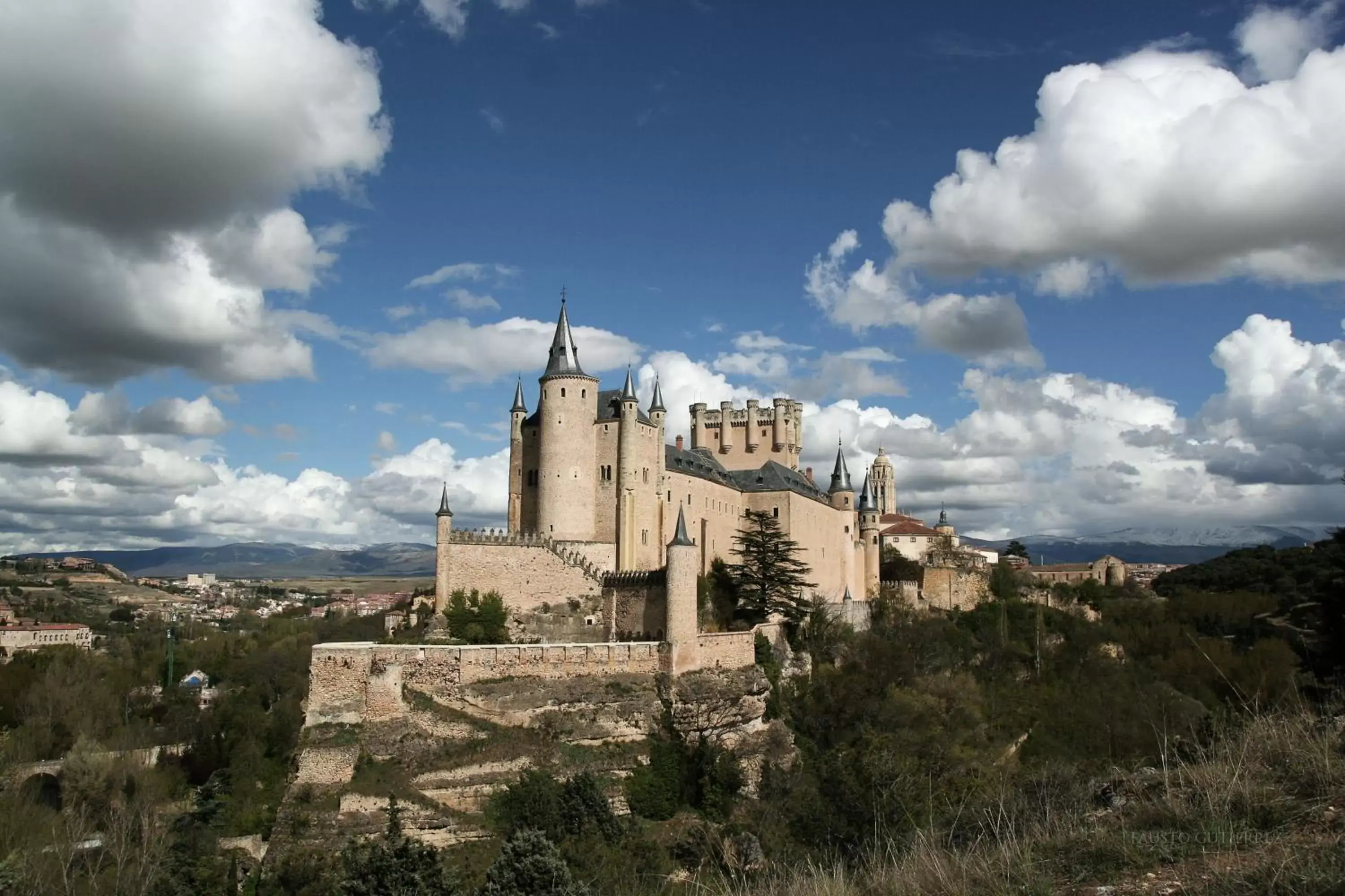 Nearby landmark in Real Segovia by Recordis Hotels