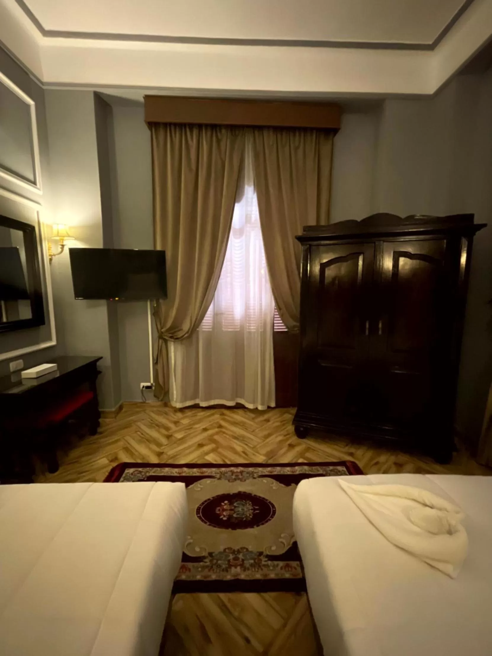 Bedroom, Bed in Cosmopolitan hotel