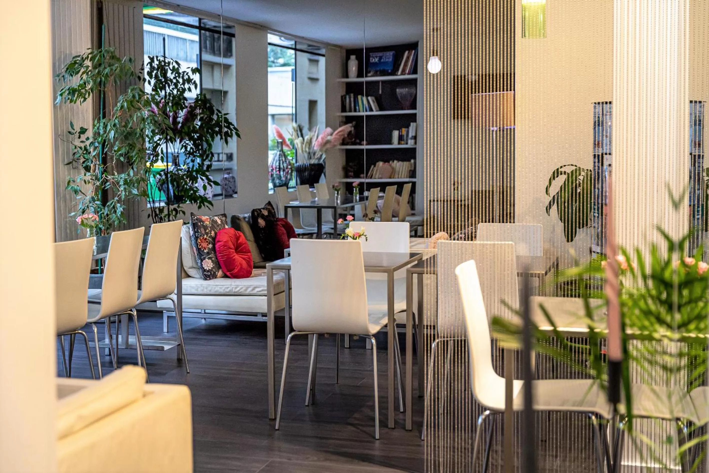 Communal lounge/ TV room in Hotel Glasgow Monceau by Patrick Hayat