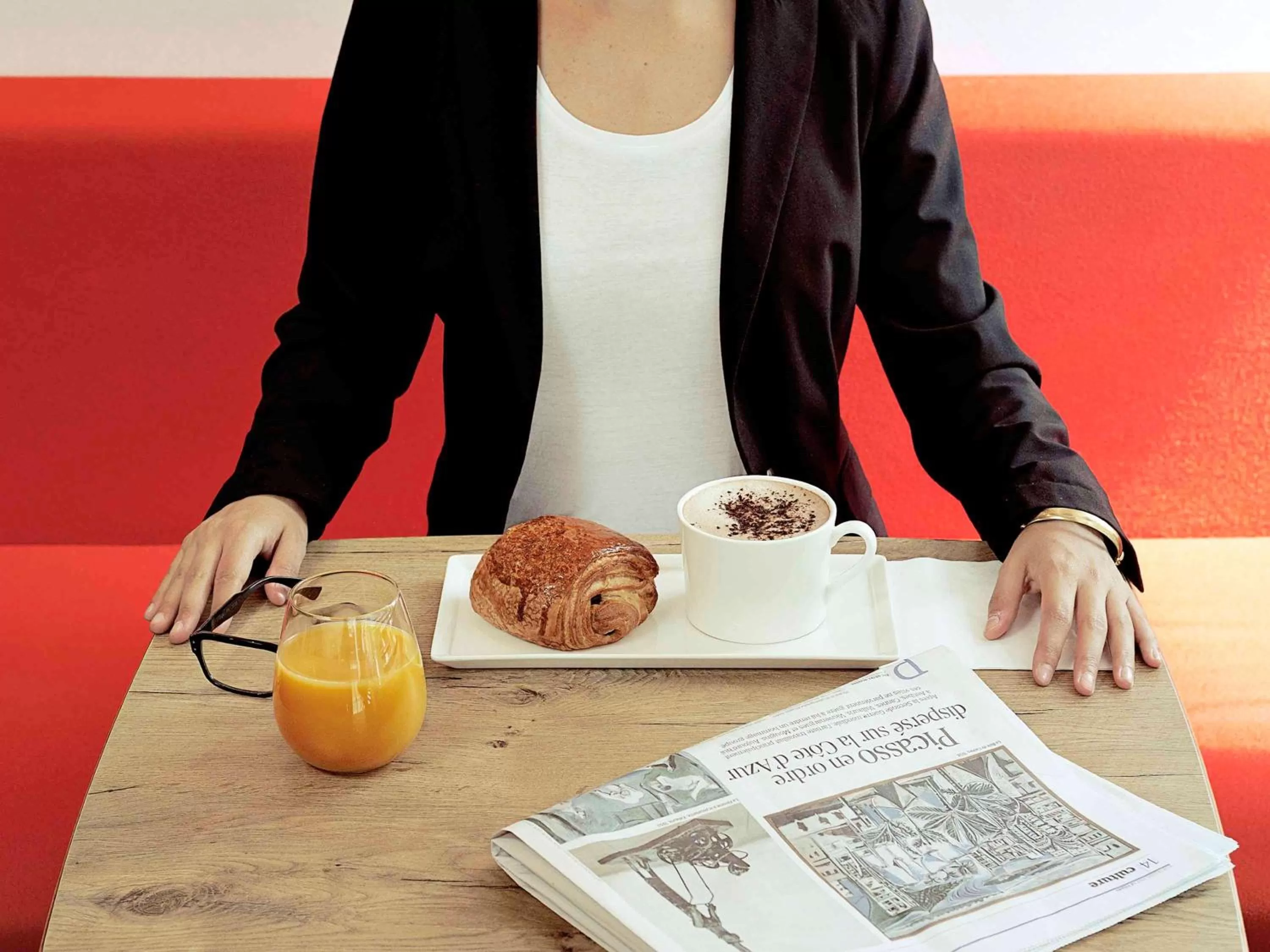 Lounge or bar in ibis Lorient Centre Gare