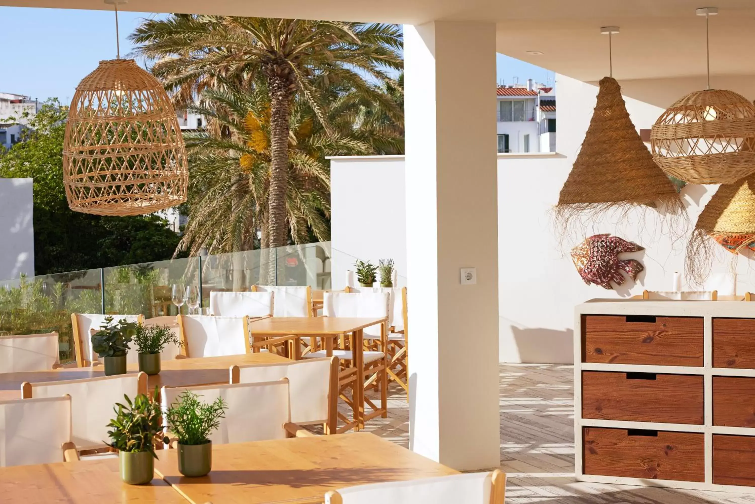 Balcony/Terrace, Restaurant/Places to Eat in Catalonia Mirador des Port