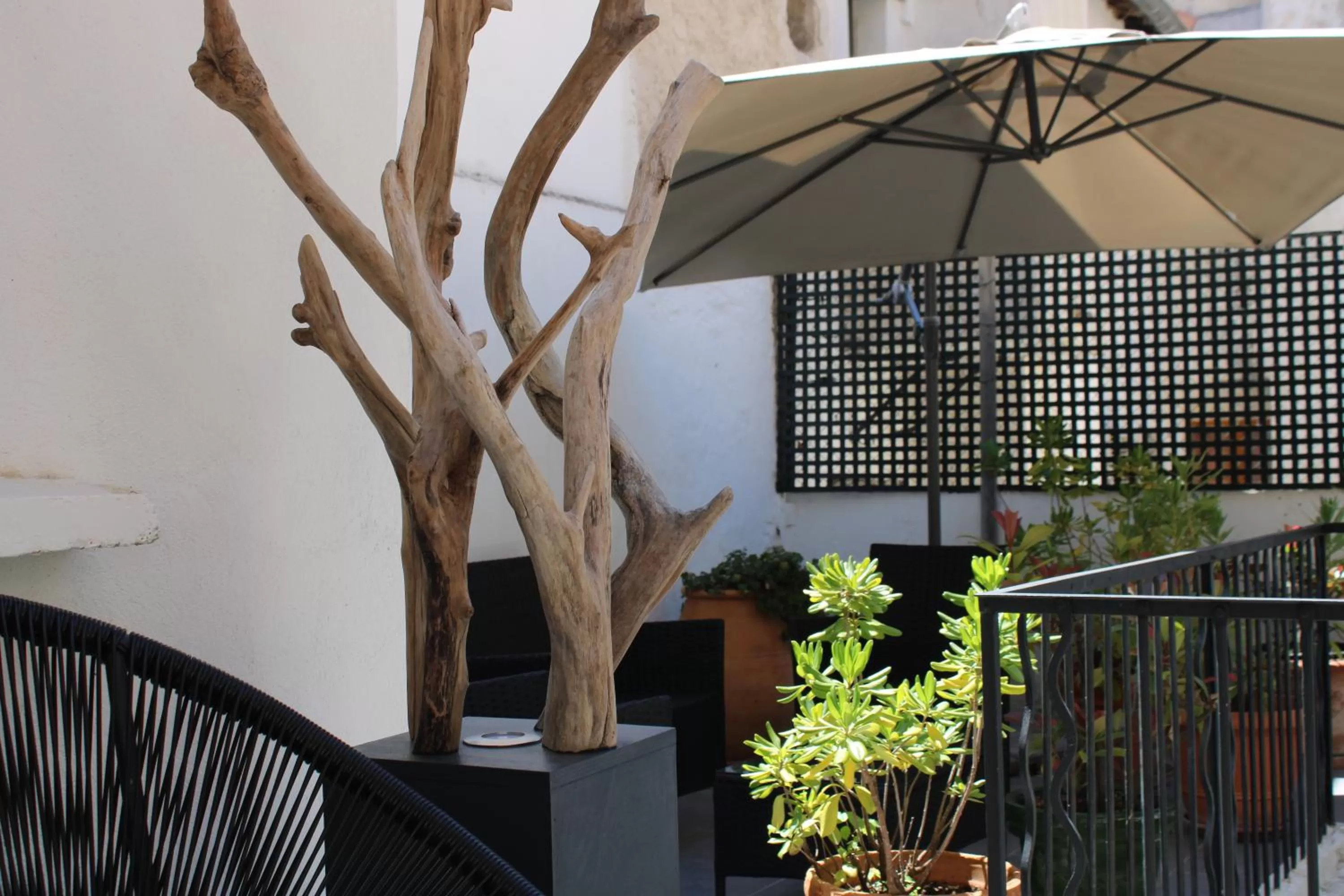 Property building, Balcony/Terrace in La Banasterie