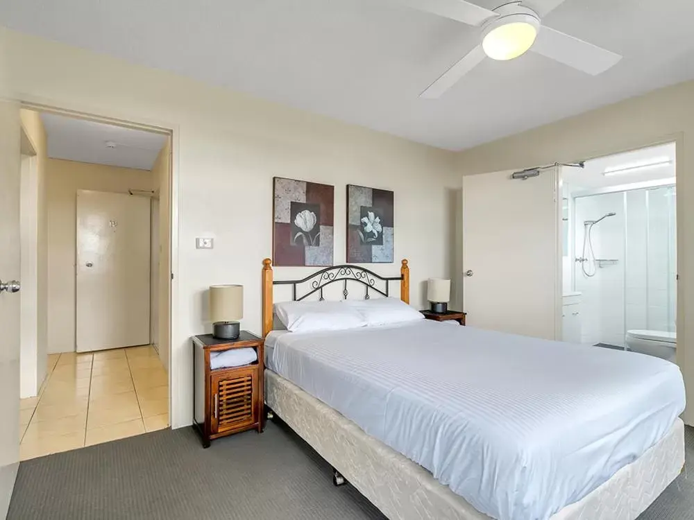 Bed in Tradewinds Apartments