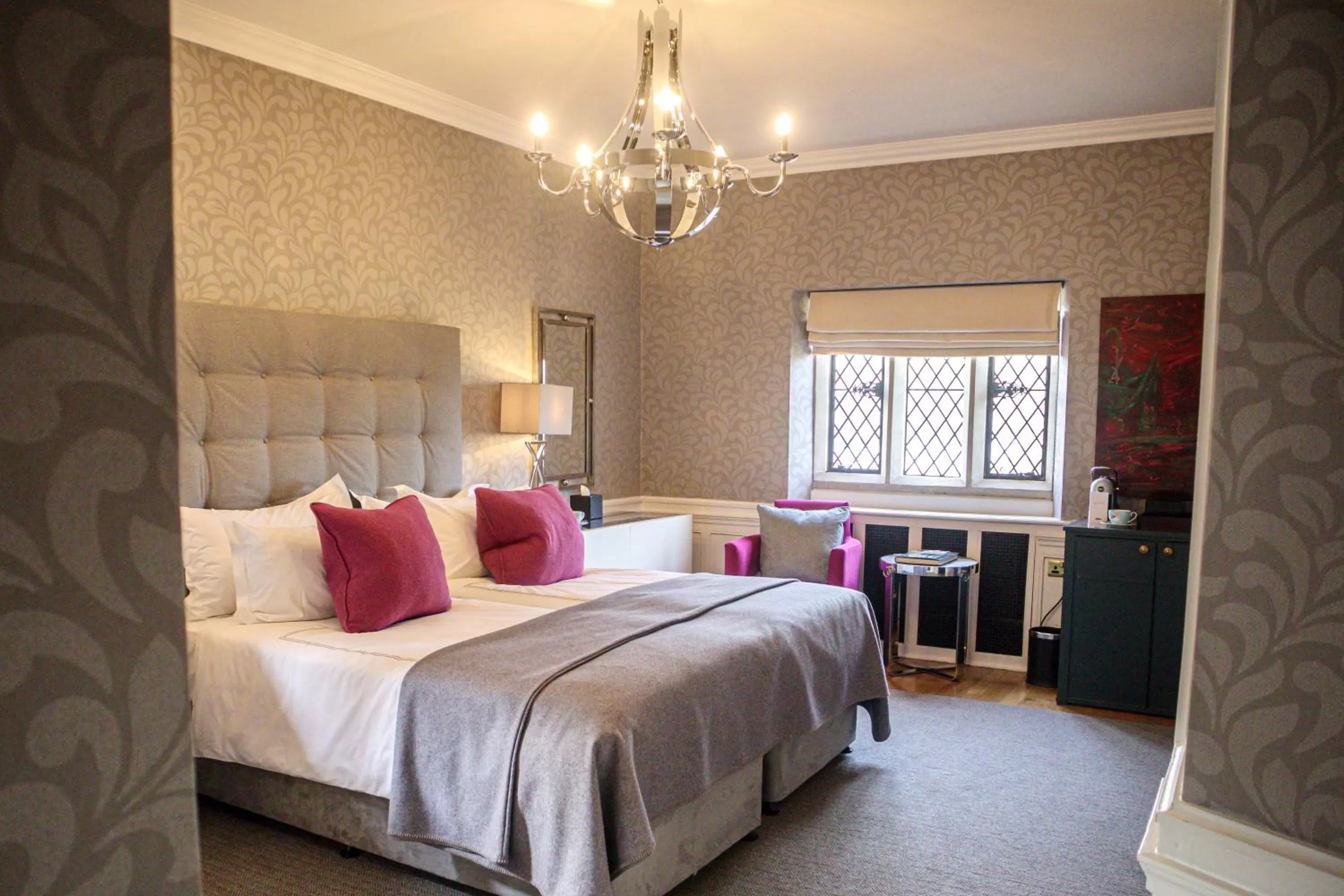 Bed in Great Fosters - Near Windsor