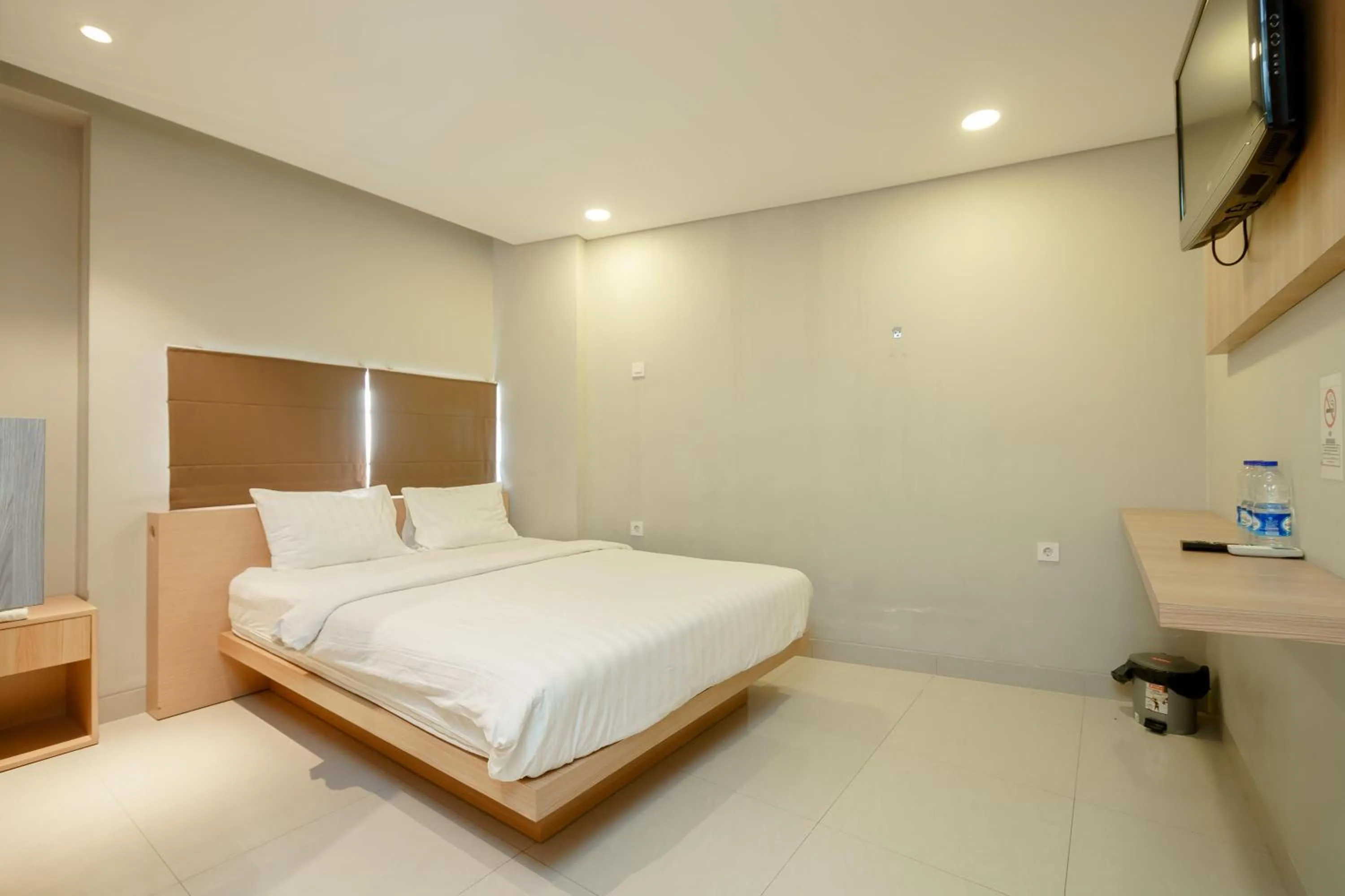 Bed in Green Apple Residence near Sarinah Mitra RedDoorz