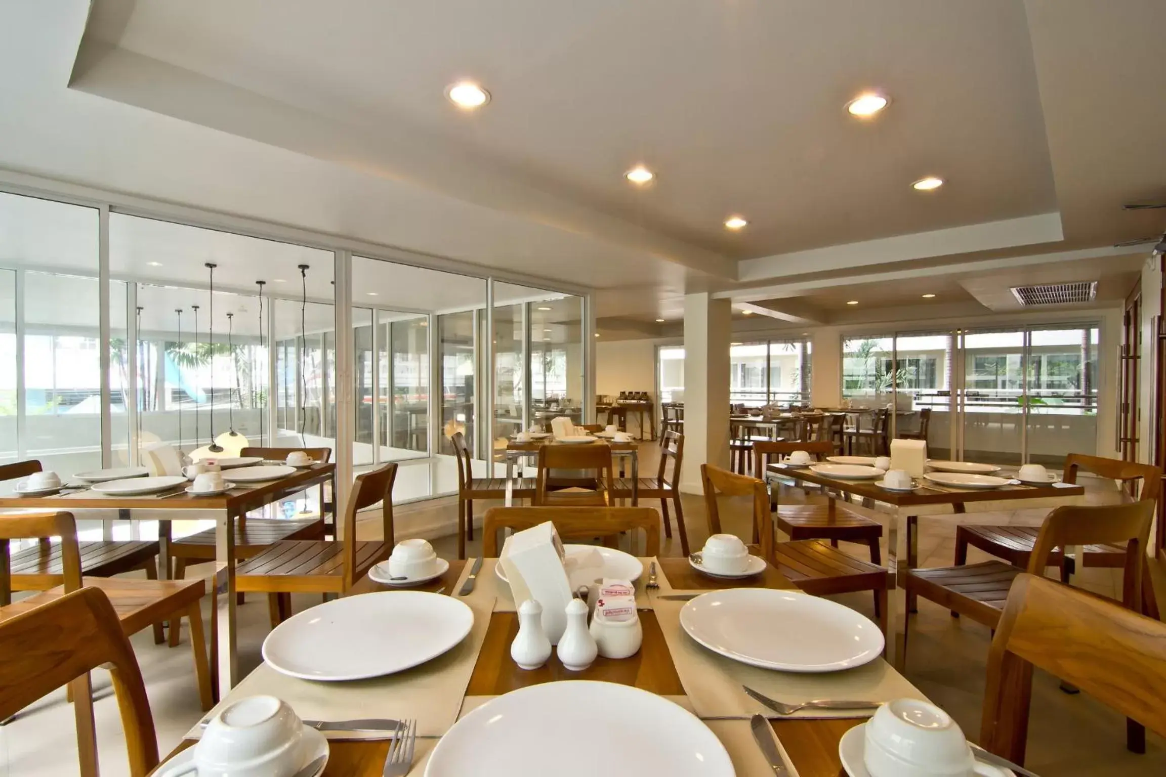 Restaurant/places to eat in Sunshine Hotel & Residences Restaurant/places to eat in Sunshine Hotel & Residences