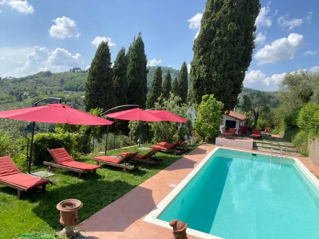 Swimming Pool in Hotel Villa Sermolli