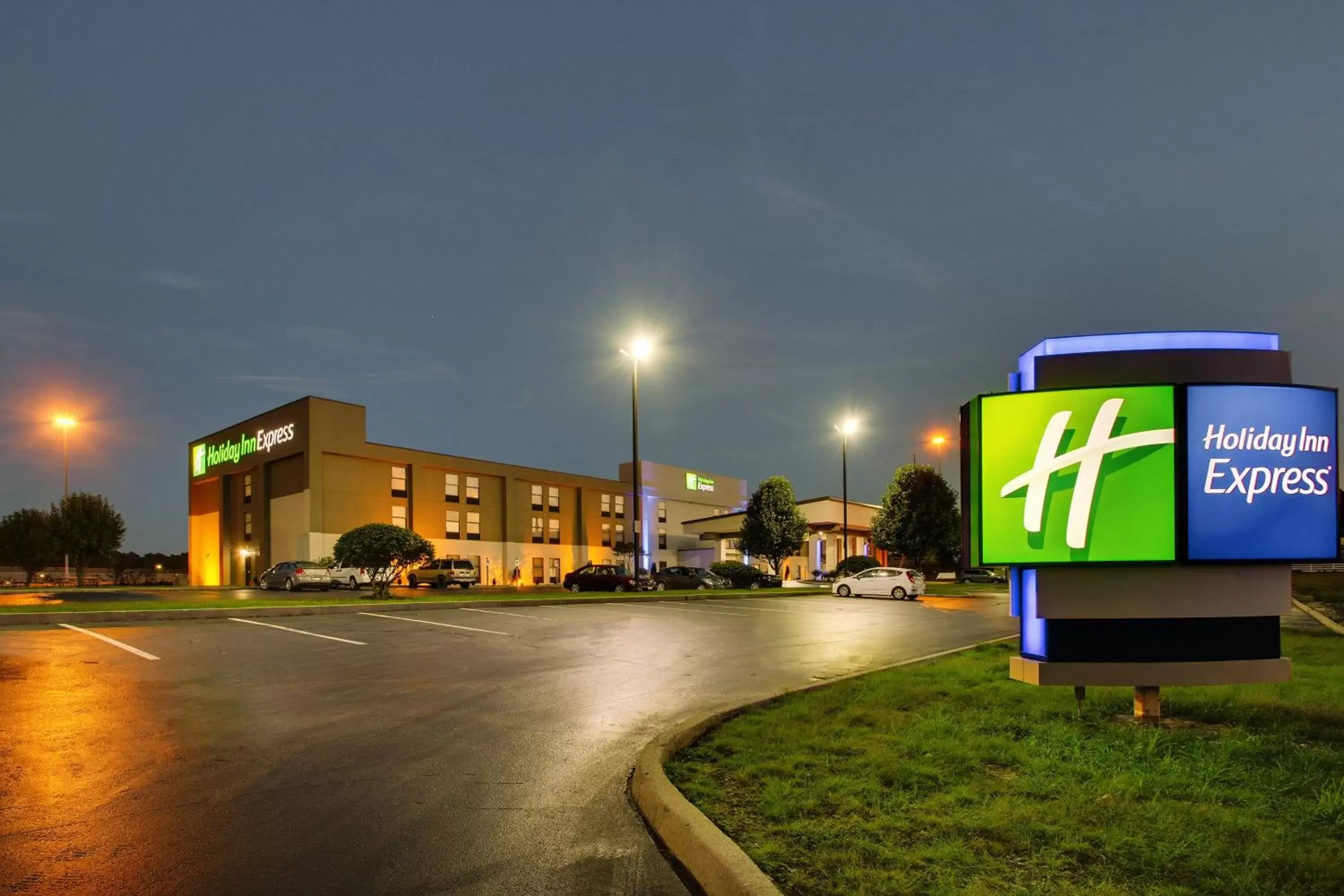 Property building in Holiday Inn Express - Horse Cave, an IHG Hotel