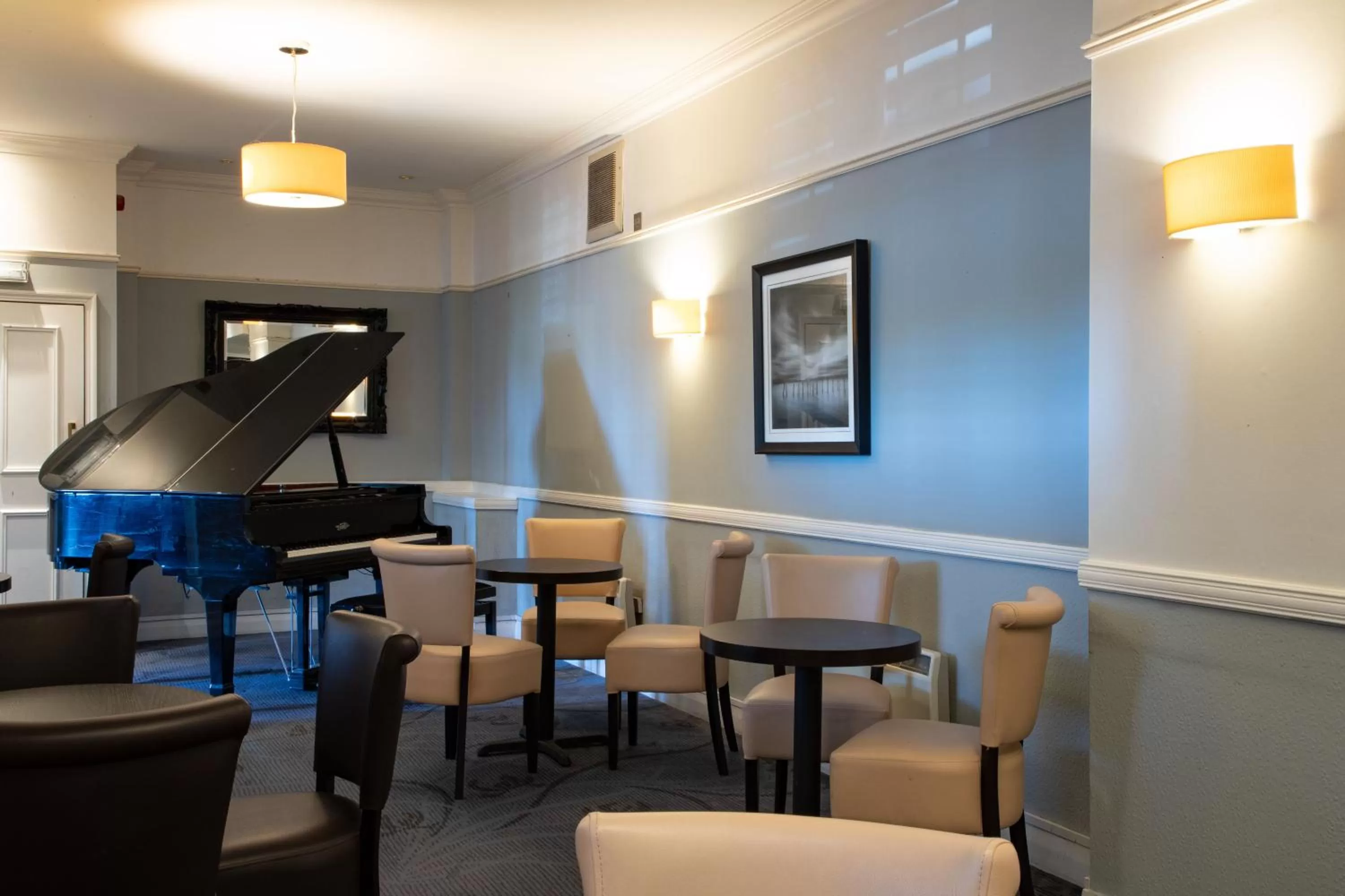 Lounge or bar in Windermere Hotel