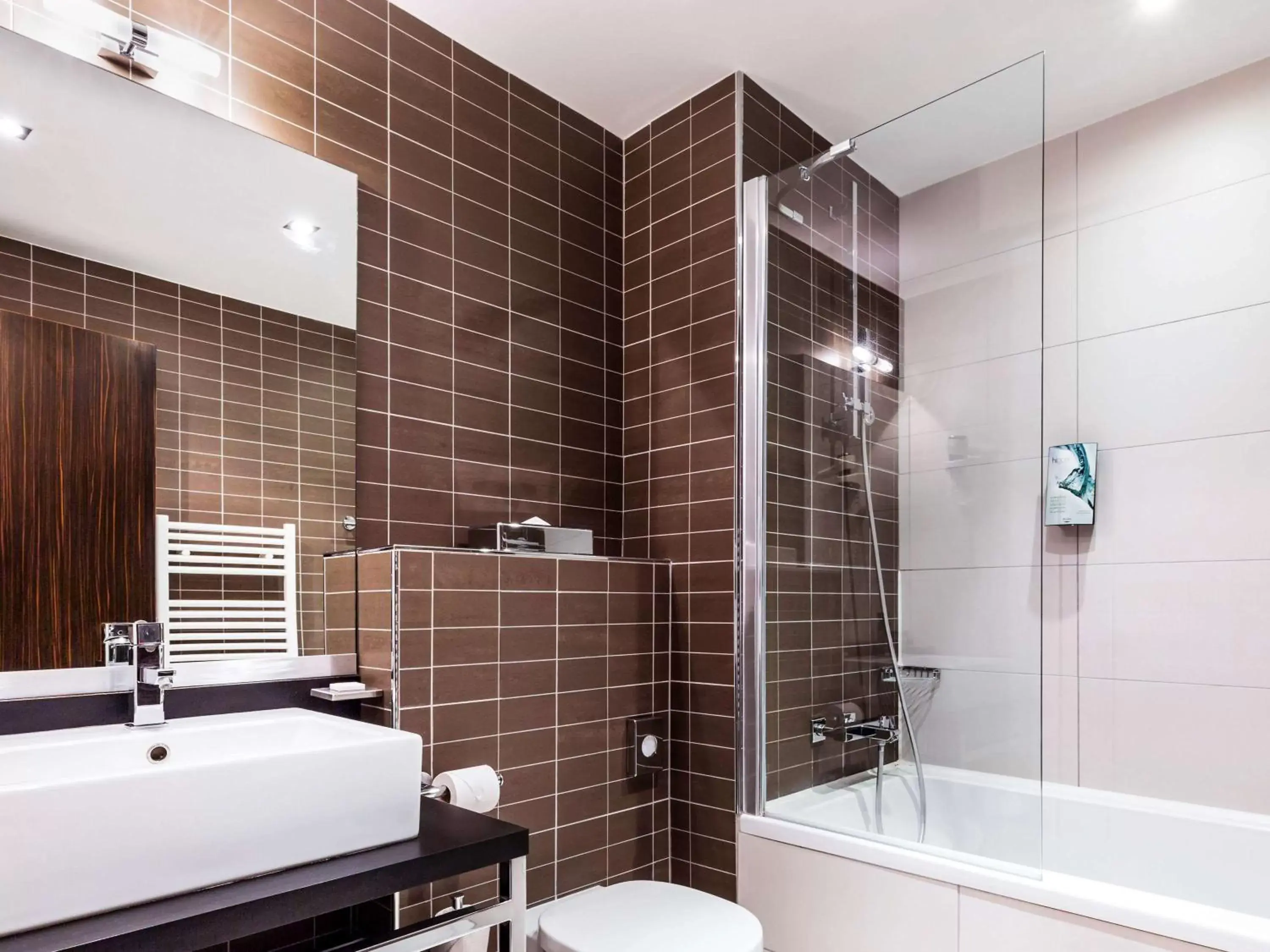 Photo of the whole room, Bathroom in Aparthotel Adagio Marseille Timone