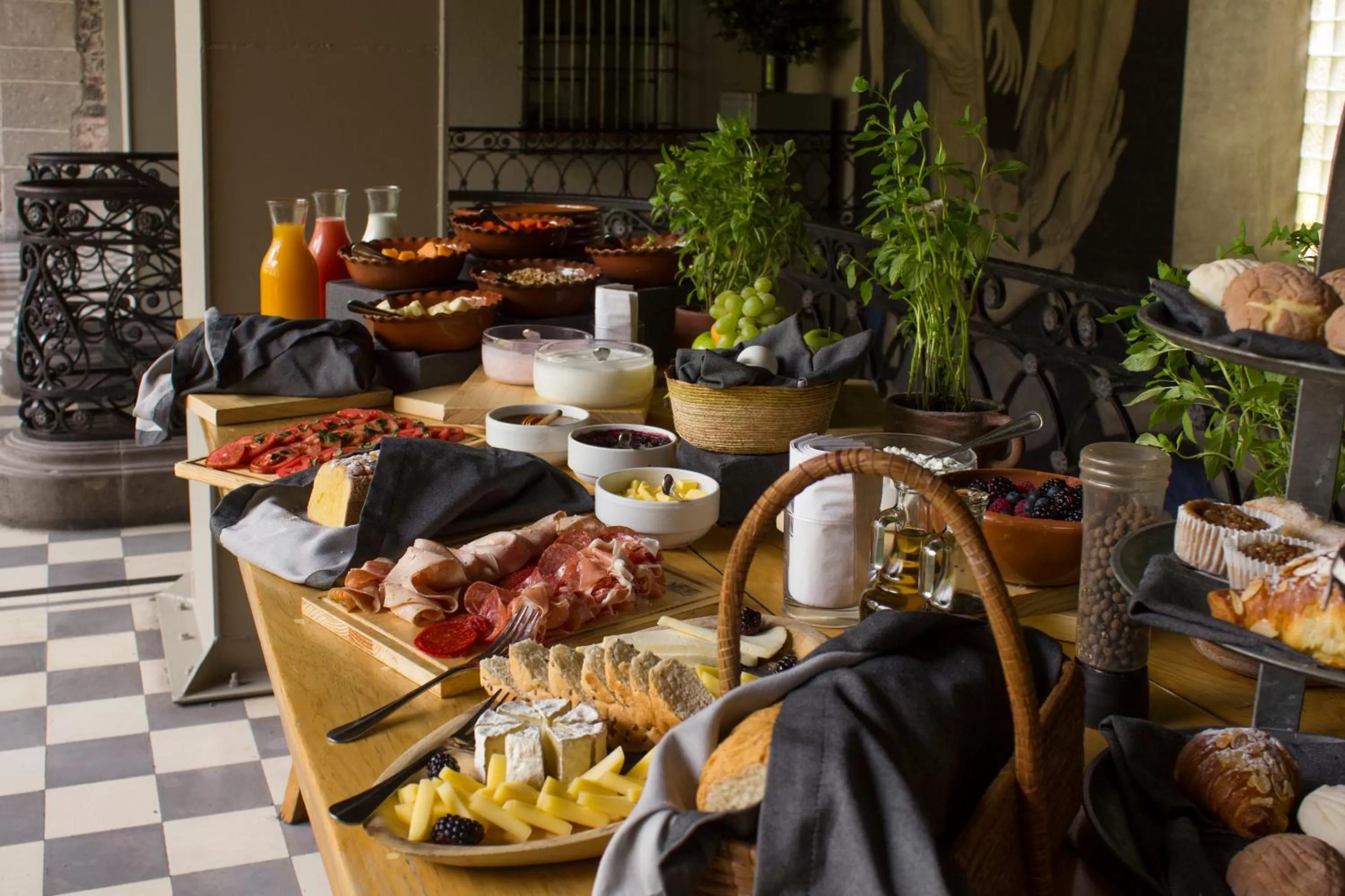 Continental breakfast in Downtown Mexico