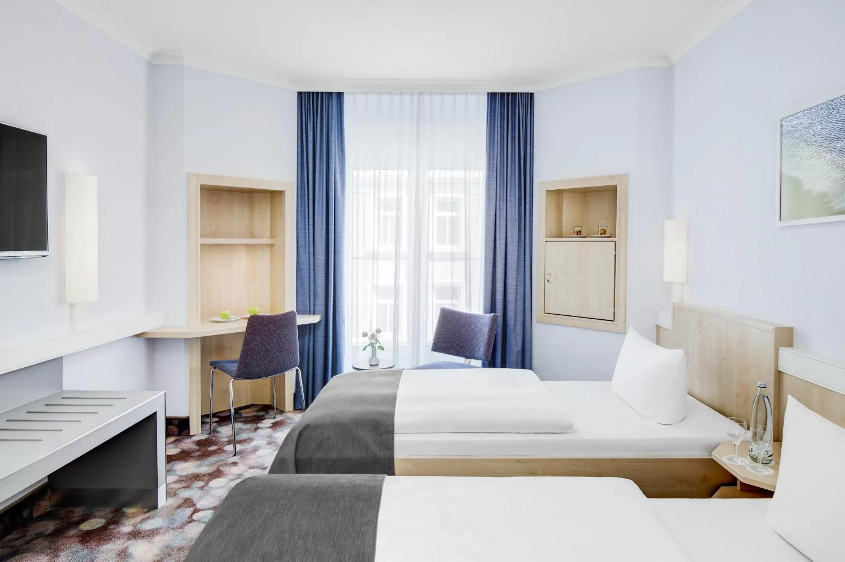 Photo of the whole room, Bed in IntercityHotel Rostock