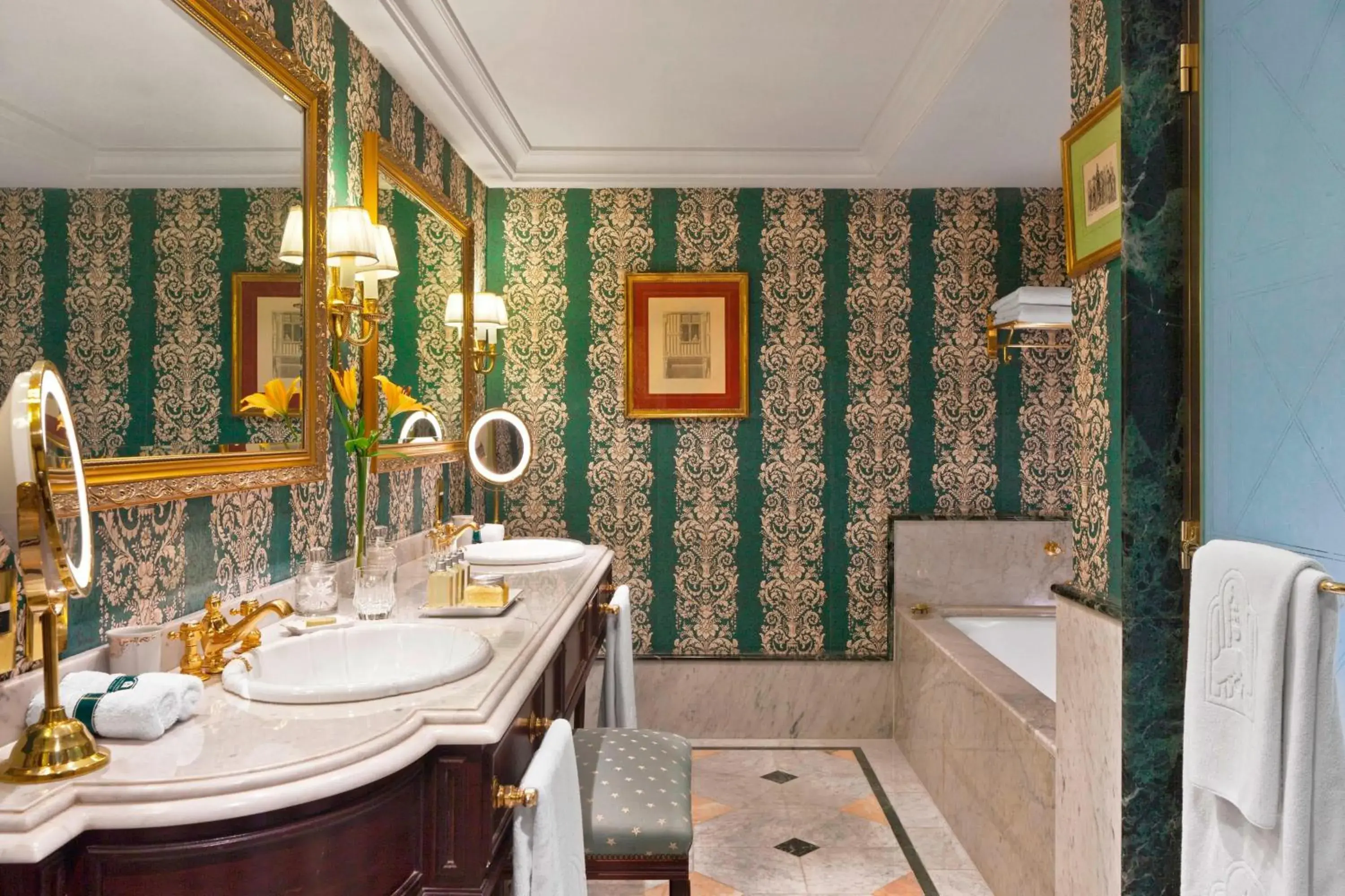 Bathroom in Park Tower, A Luxury Collection Hotel, Buenos Aires