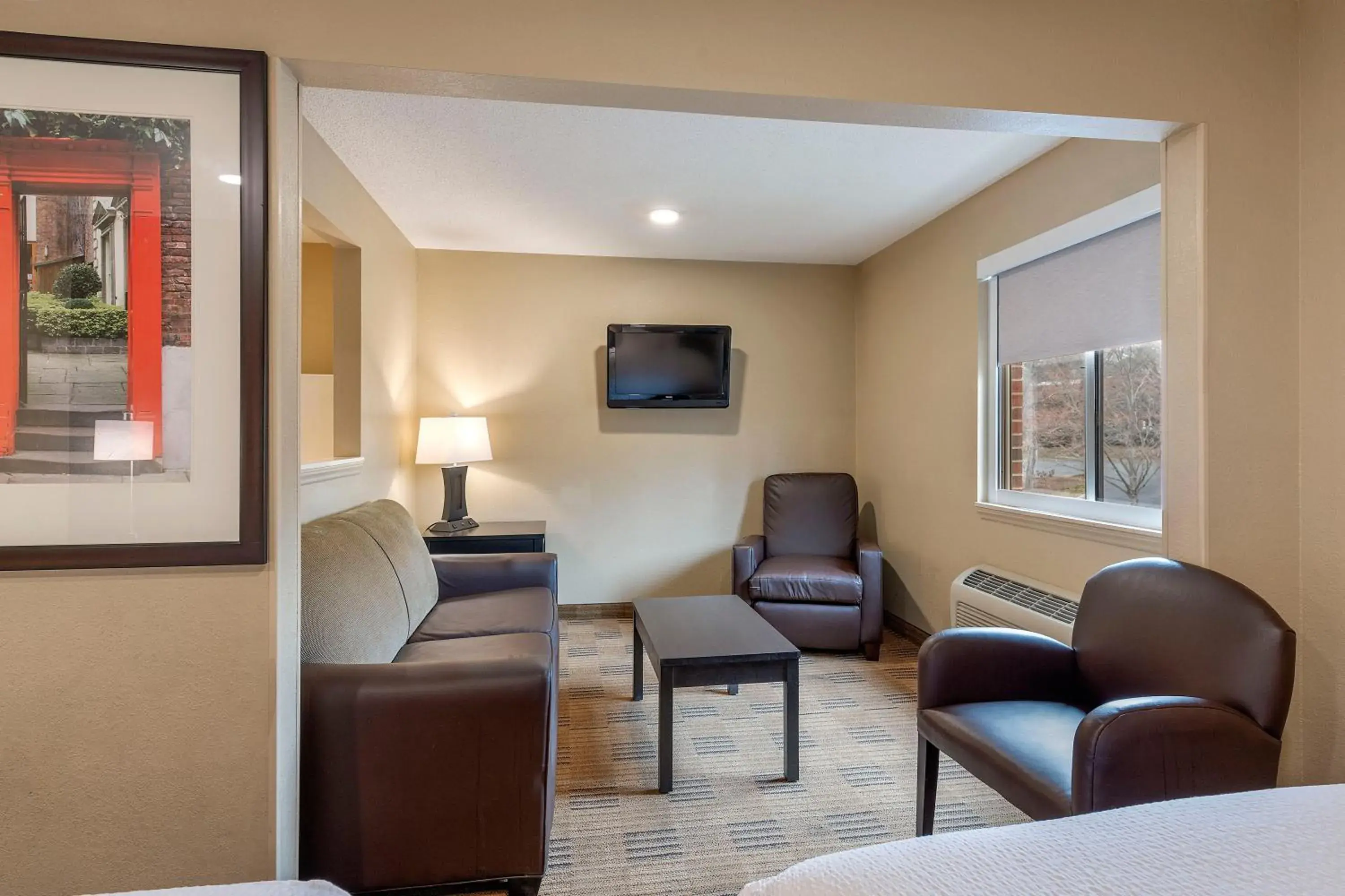 Seating Area in Extended Stay America Select Suites - Charlotte - Tyvola Rd - Executive Park