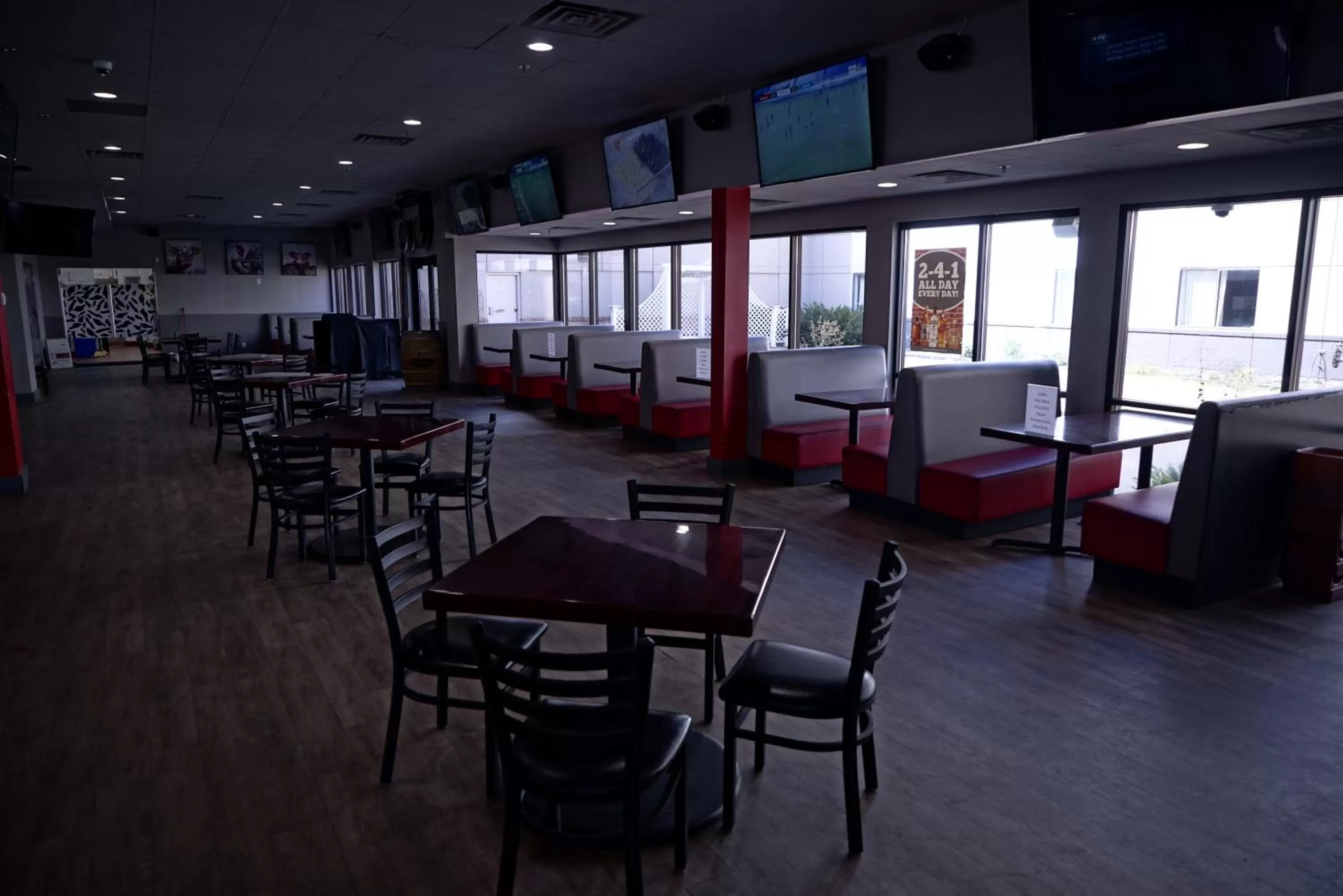 Restaurant/places to eat in Baymont by Wyndham Shakopee