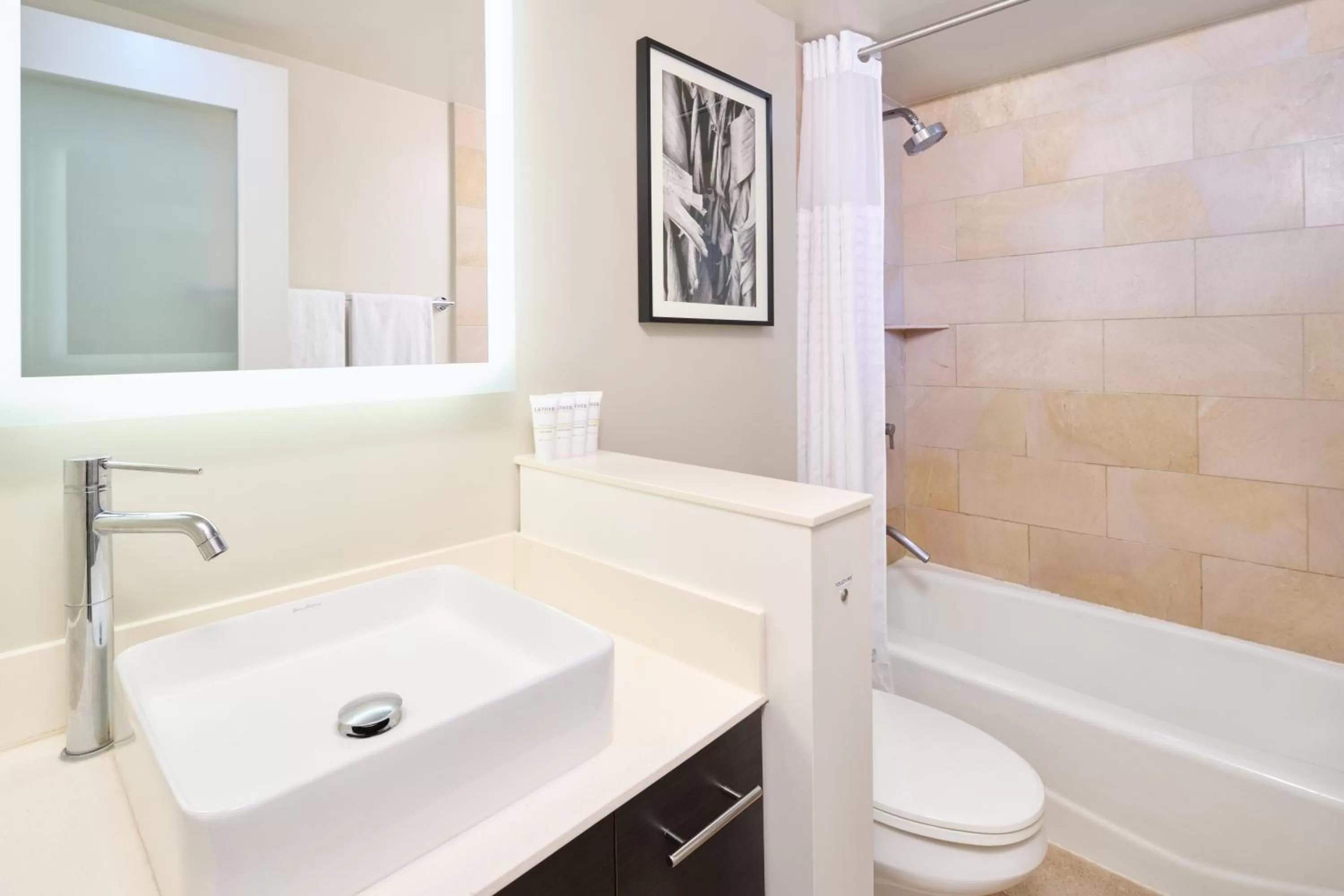 Bathroom in Hotel Renew