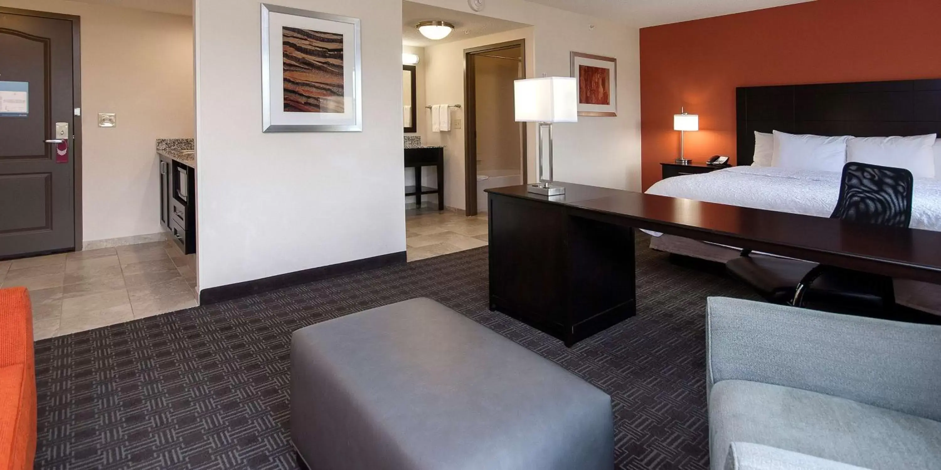 Bed in Hampton Inn & Suites Seneca-Clemson Area