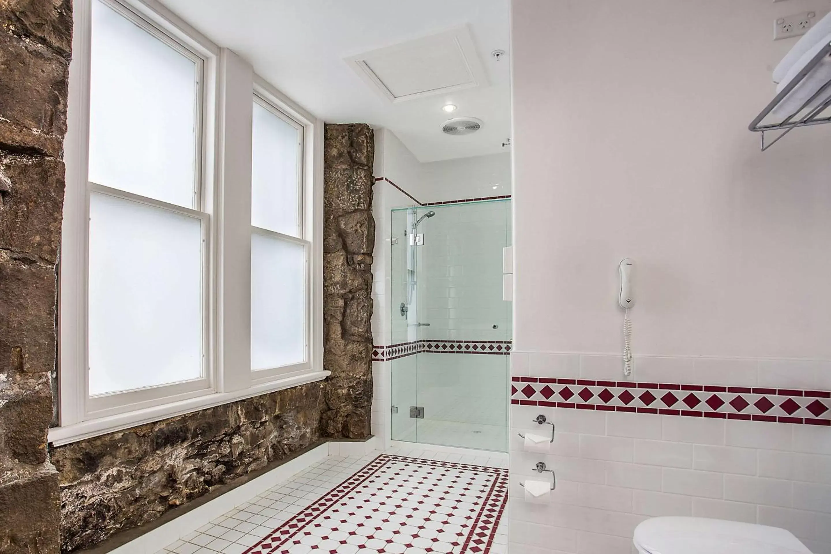 Bathroom in Quality Hotel Bentinck