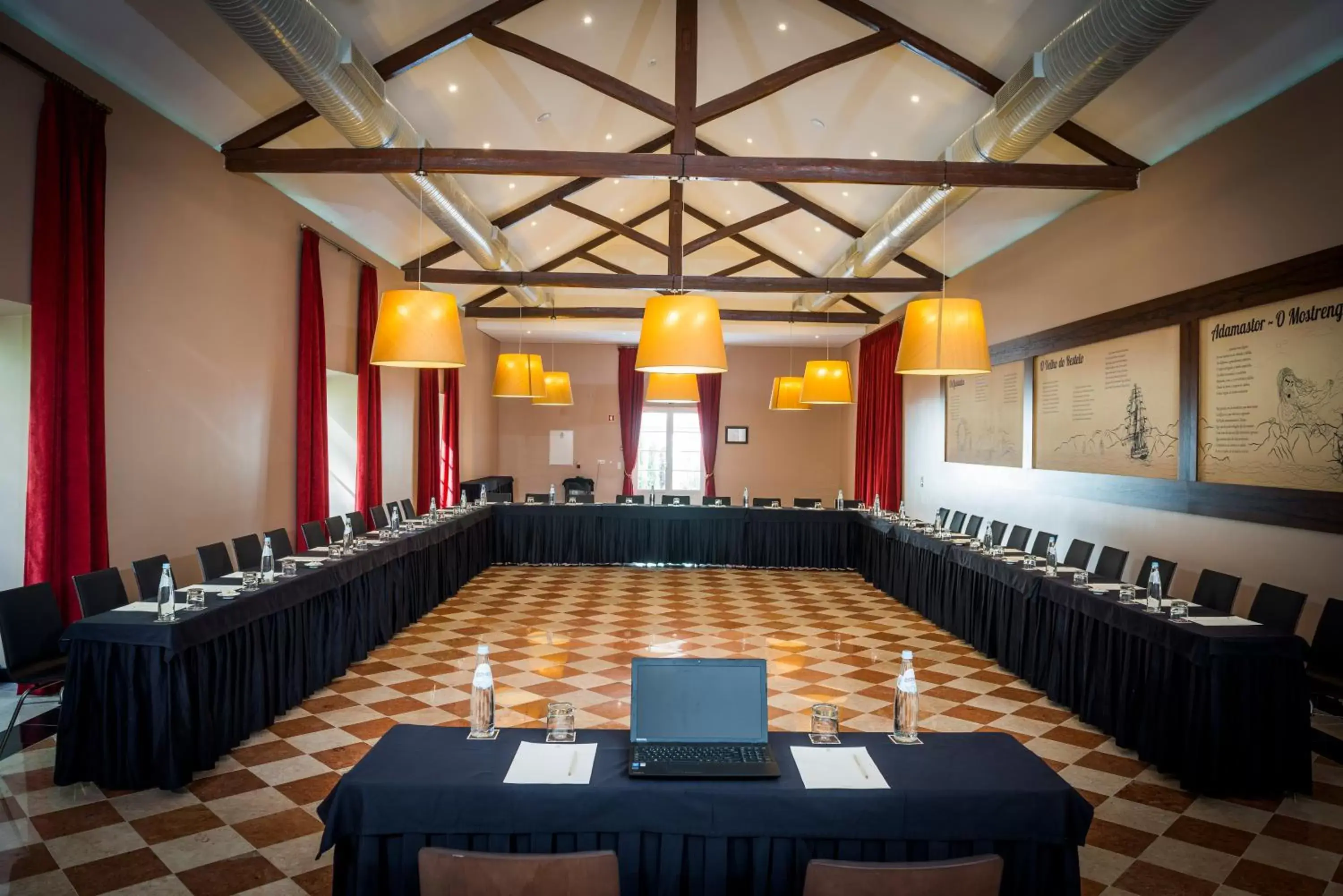 Meeting/conference room in Vila Gale Collection Palácio dos Arcos