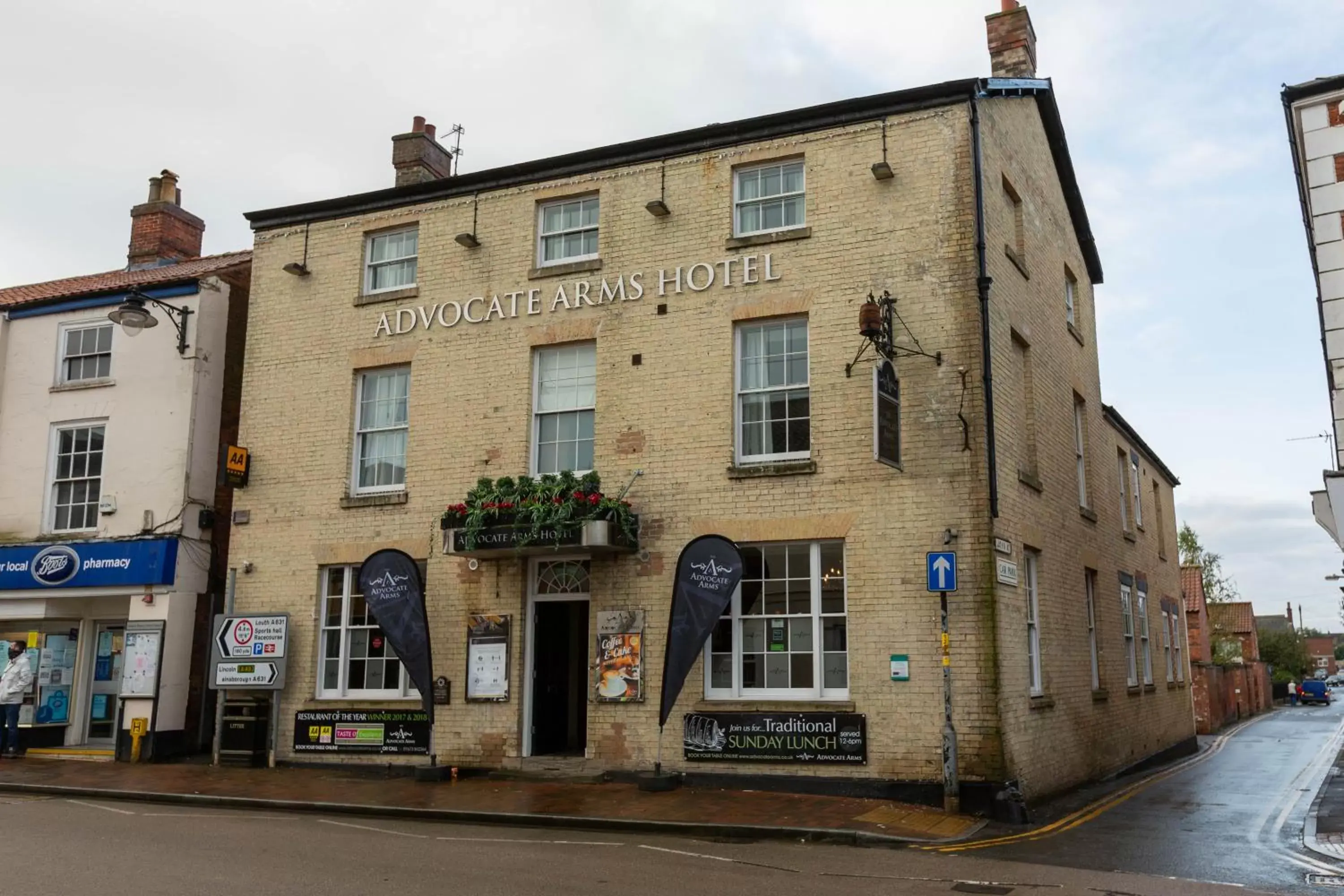 Facade/entrance in Advocate Arms