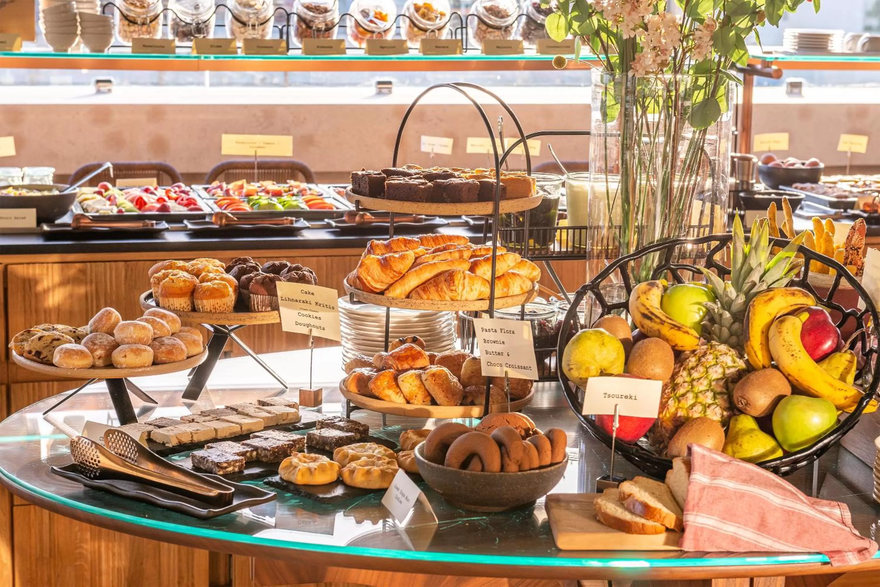 Restaurant/places to eat in Niche Hotel Athens